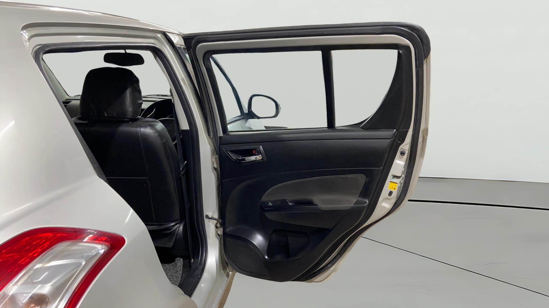 2015 Maruti Swift VXI, Petrol, Manual, 32,808 km, RHS Rear Door