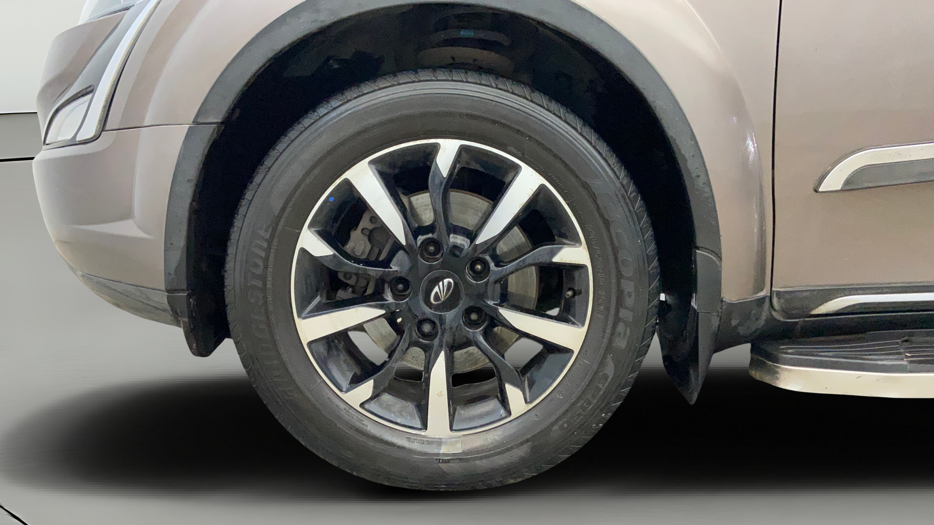 2019 Mahindra XUV500 W11 AT, Diesel, Automatic, 52,522 km, Left Front Wheel