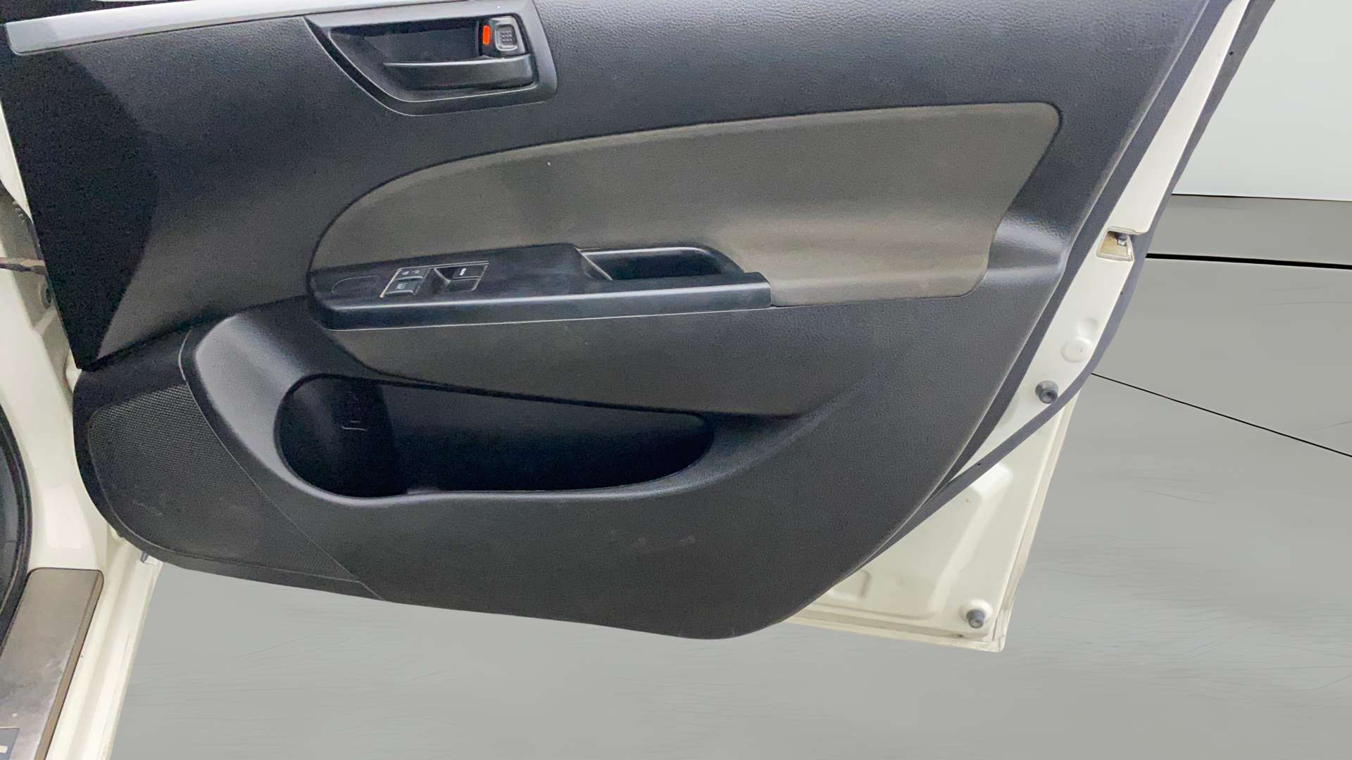 2015 Maruti Swift LXI (O), Petrol, Manual, 38,356 km, Driver Side Door Panels Control