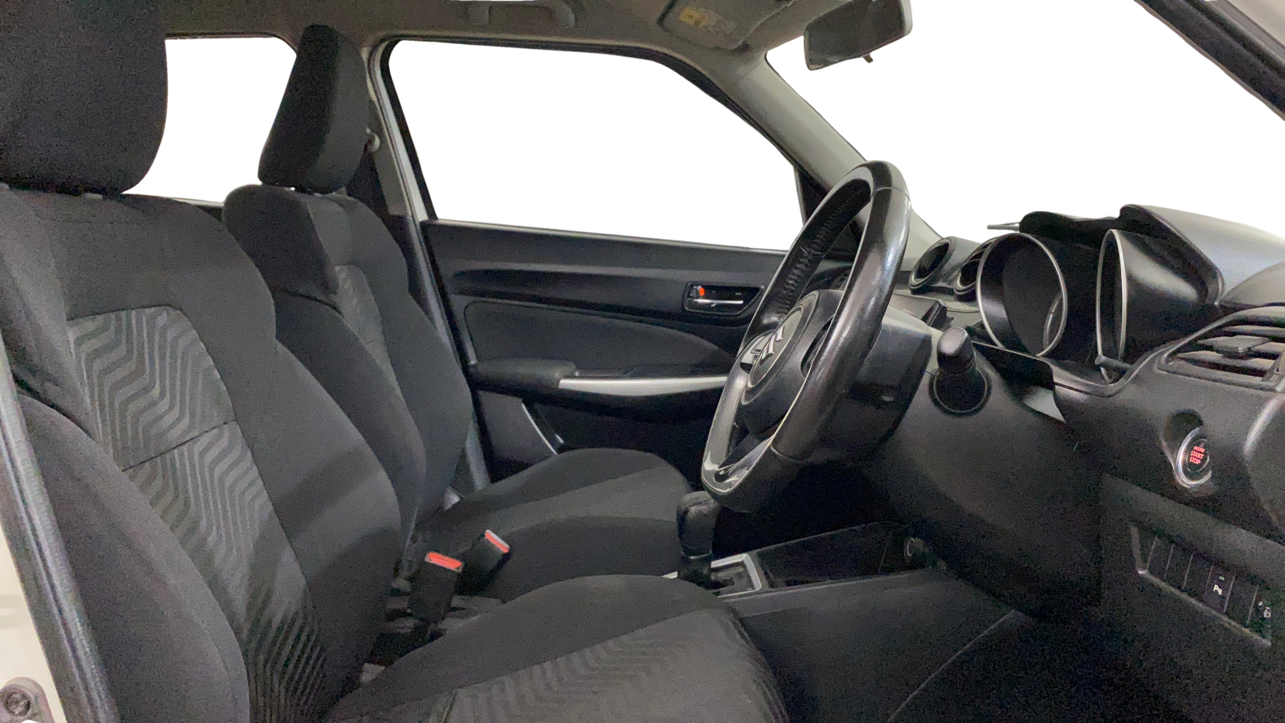 2018 Maruti Swift ZDI AMT, Diesel, Automatic, 1,37,714 km, Right Side Front Door Cabin