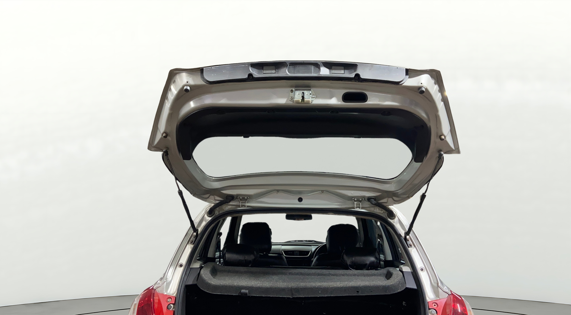 2015 Maruti Swift VXI, Petrol, Manual, 32,808 km, Boot Door Open