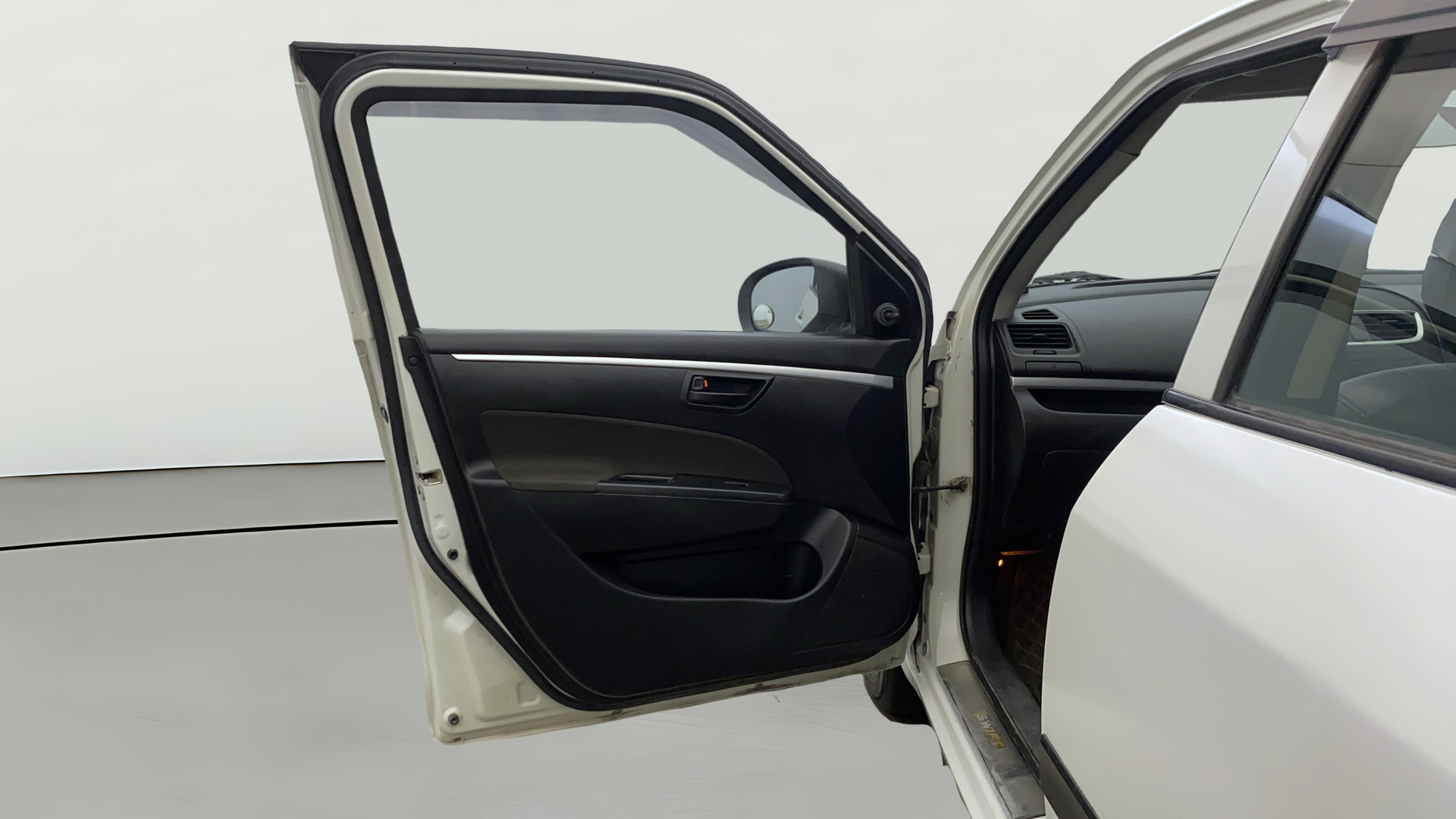 2015 Maruti Swift LXI (O), Petrol, Manual, 38,356 km, LHS Front Door