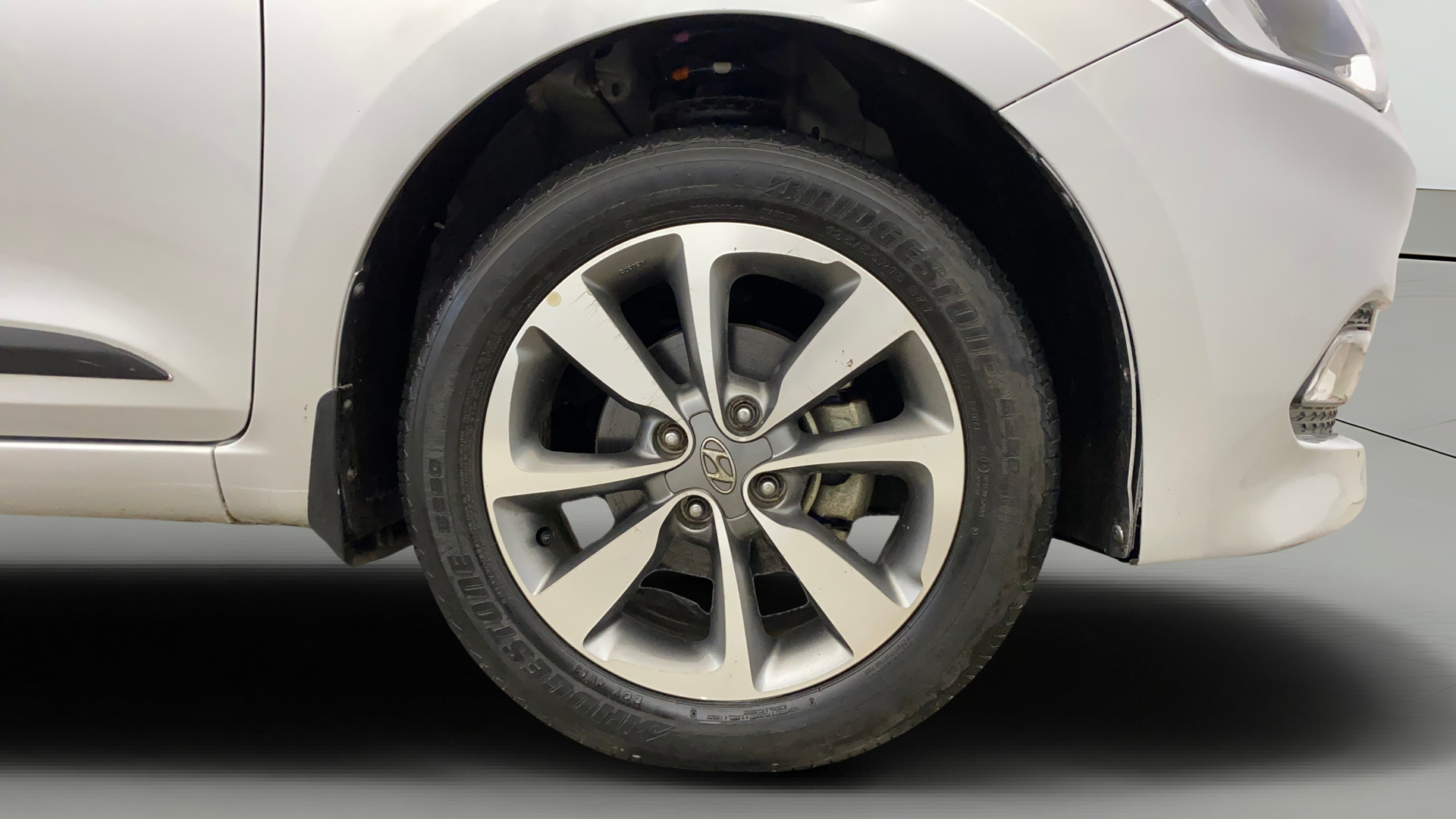 2015 Hyundai Elite i20 ASTA 1.2 (O), Petrol, Manual, 24,246 km, Right Front Wheel