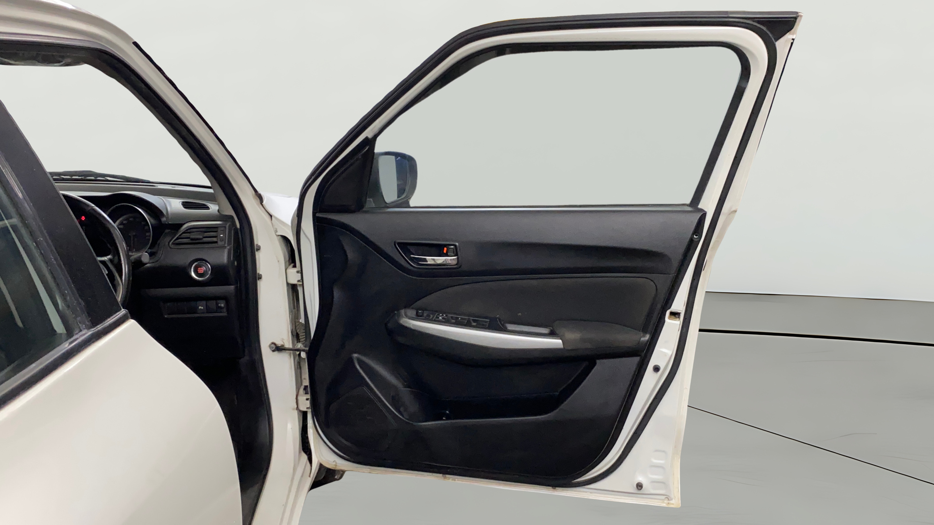 2018 Maruti Swift ZDI AMT, Diesel, Automatic, 1,37,714 km, RHS Front Door