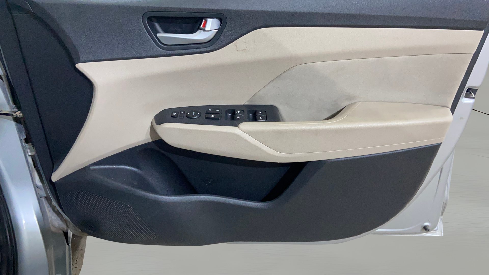 2019 Hyundai Verna 1.6 VTVT SX, Petrol, Manual, 47,530 km, Driver Side Door Panels Control