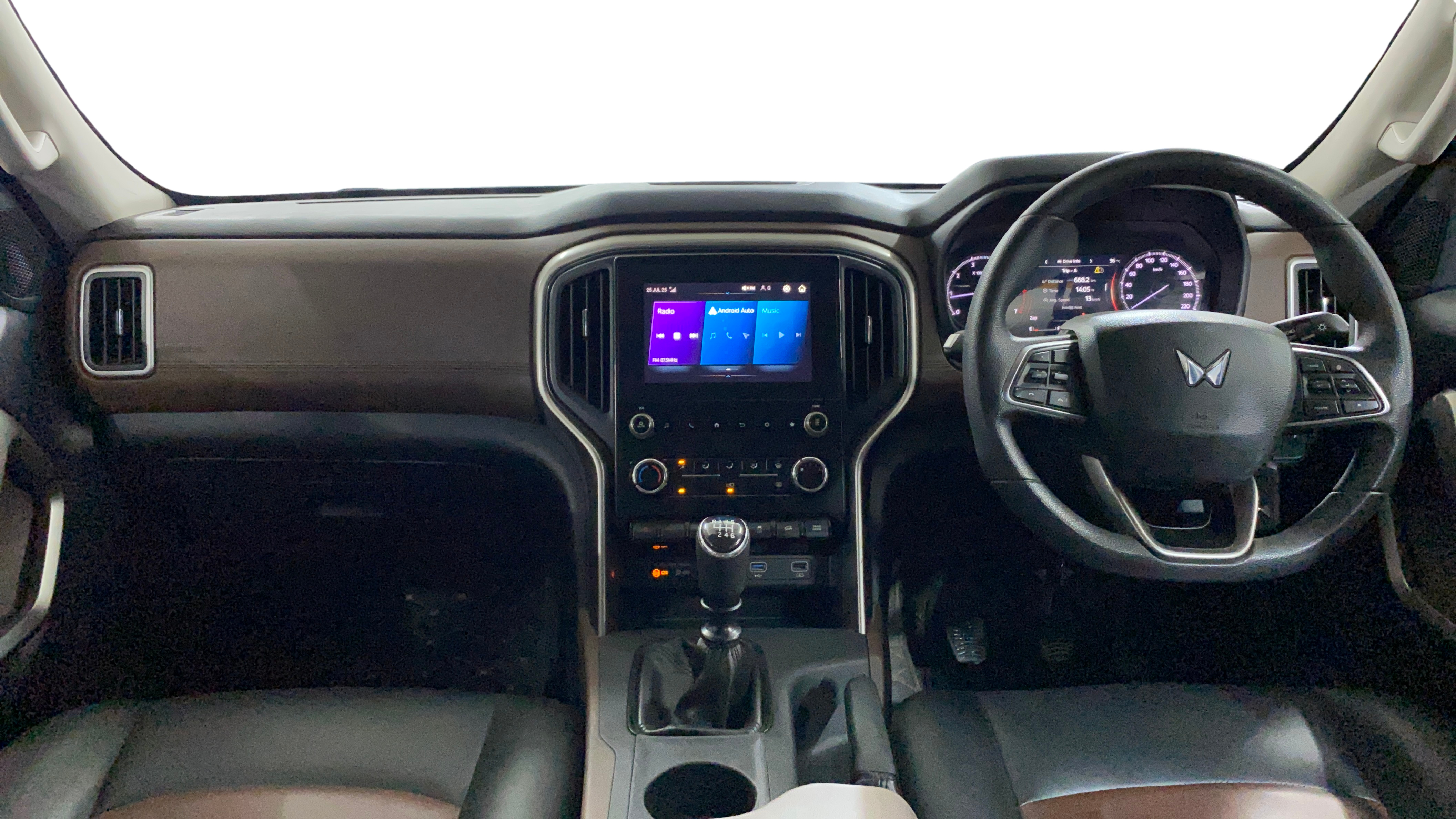 2023 Mahindra SCORPIO-N Z6 DIESEL MT 2WD 7 STR, Diesel, Manual, 33,077 km, Dashboard