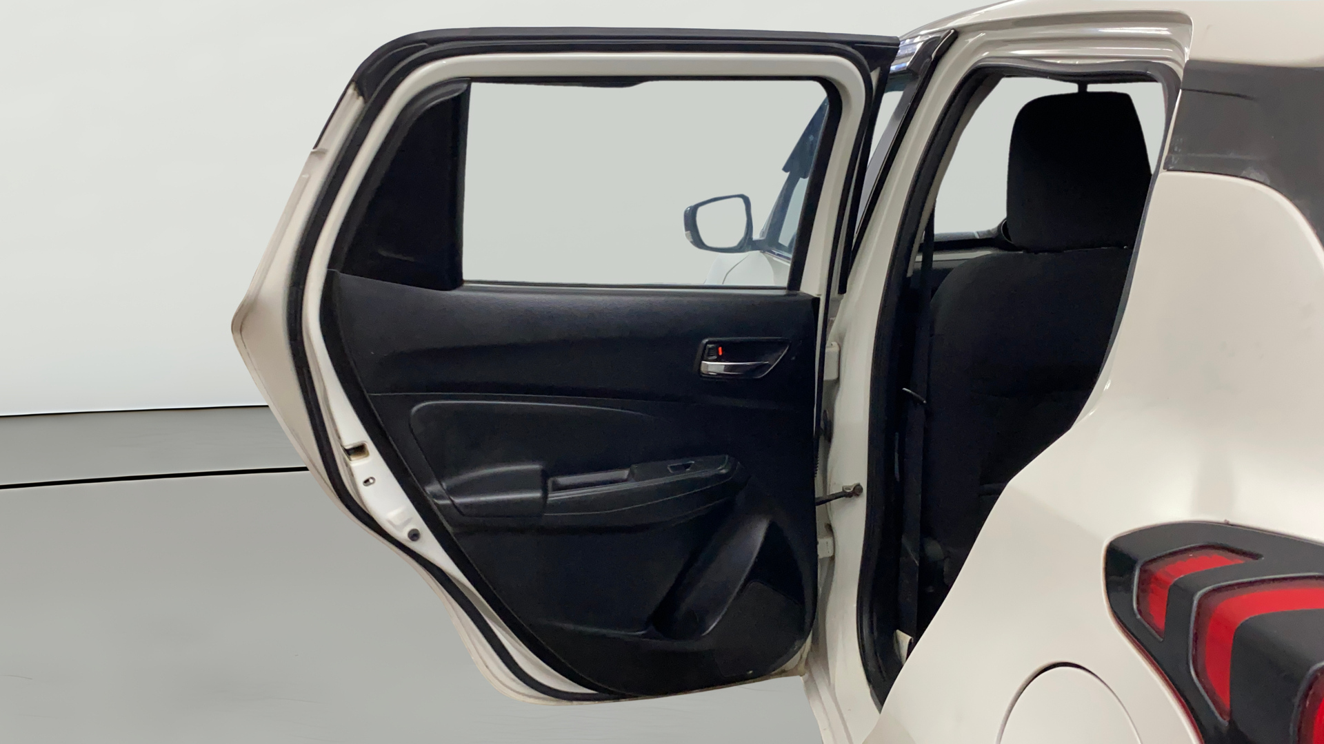 2018 Maruti Swift ZDI AMT, Diesel, Automatic, 1,37,714 km, LHS Rear Door