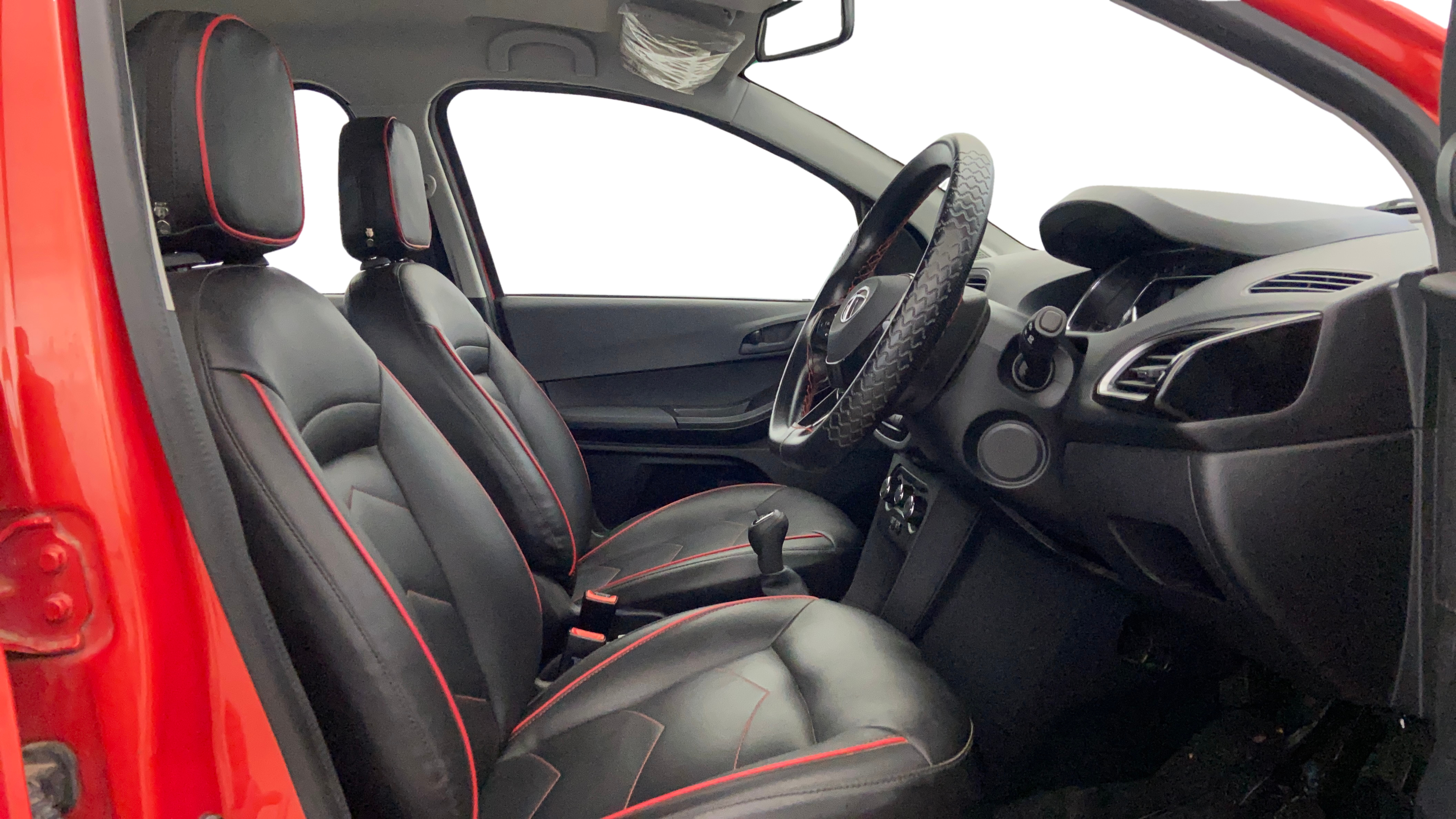 2023 Tata TIAGO NRG XZ MT, Petrol, Manual, 14,328 km, Right Side Front Door Cabin