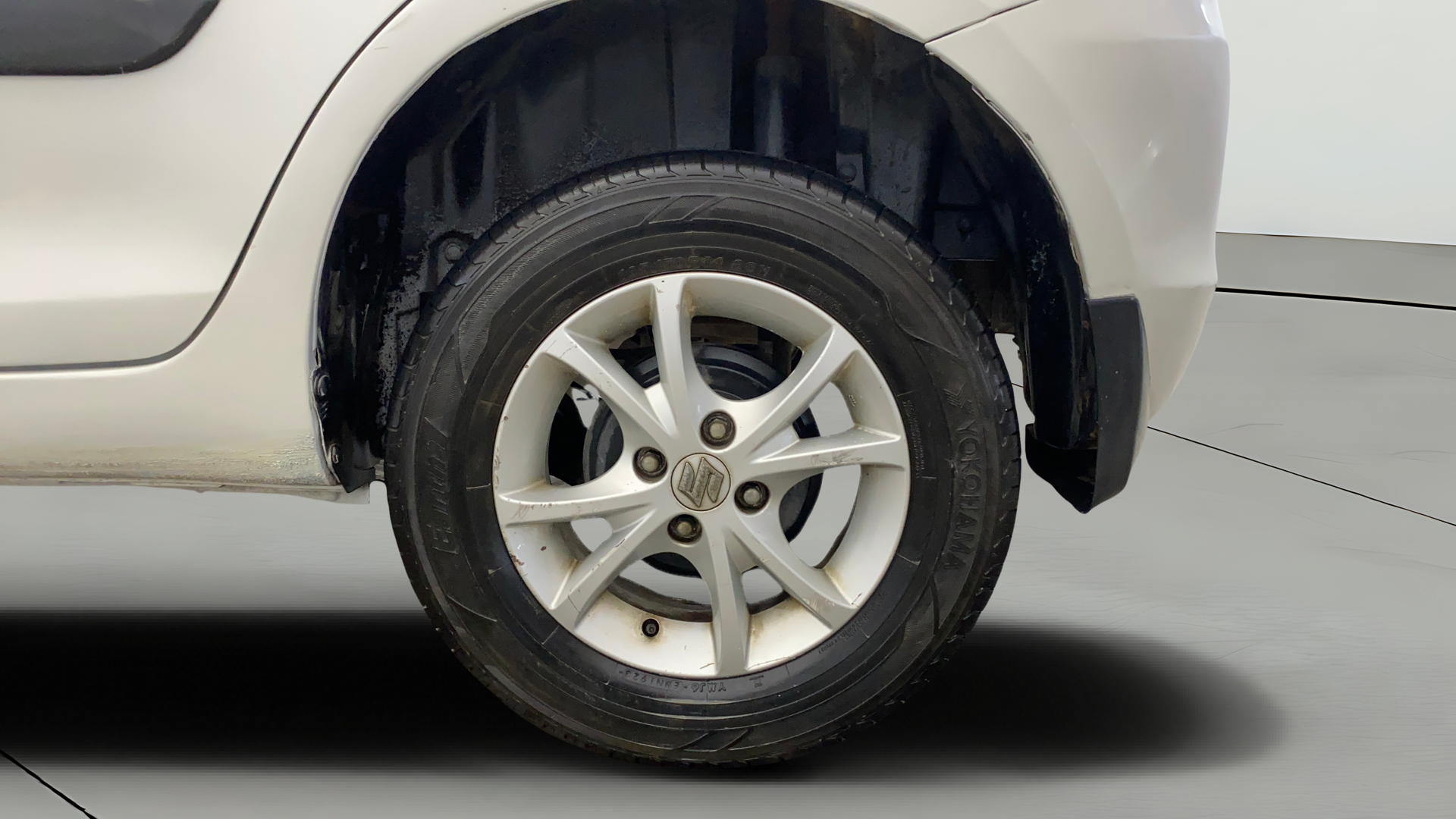 2015 Maruti Swift LXI (O), Petrol, Manual, 38,356 km, Left Rear Wheel
