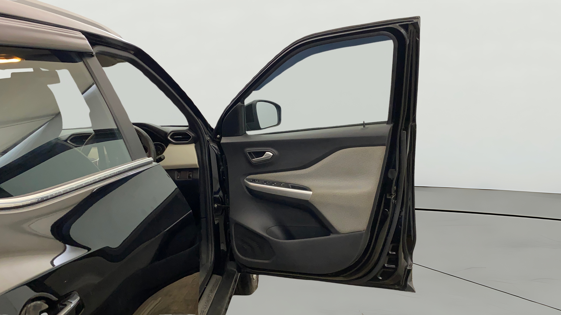 2023 Nissan MAGNITE XL, Petrol, Manual, 38,237 km, RHS Front Door