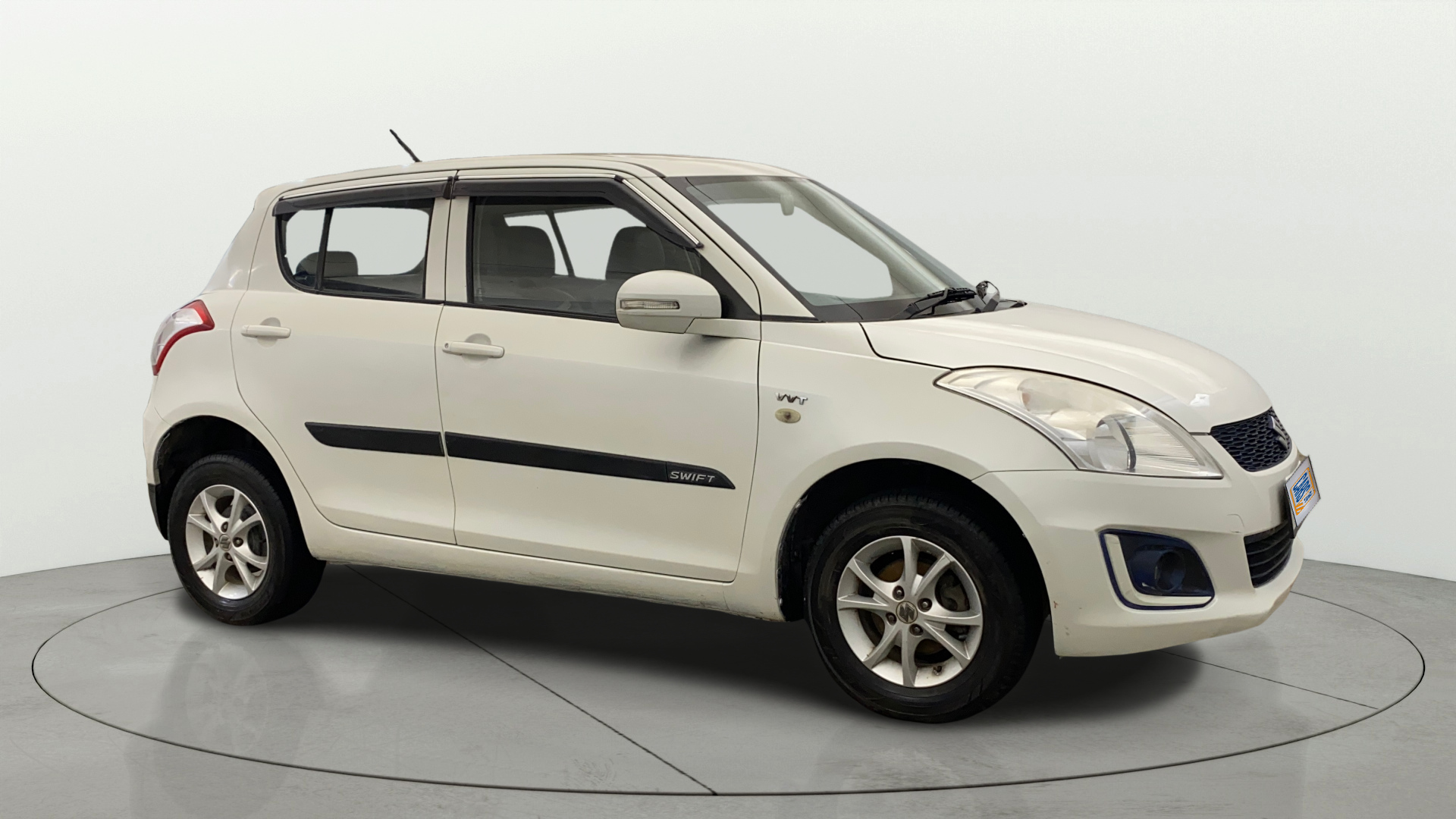 2015 Maruti Swift LXI (O), Petrol, Manual, 38,356 km, Right Front Diagonal