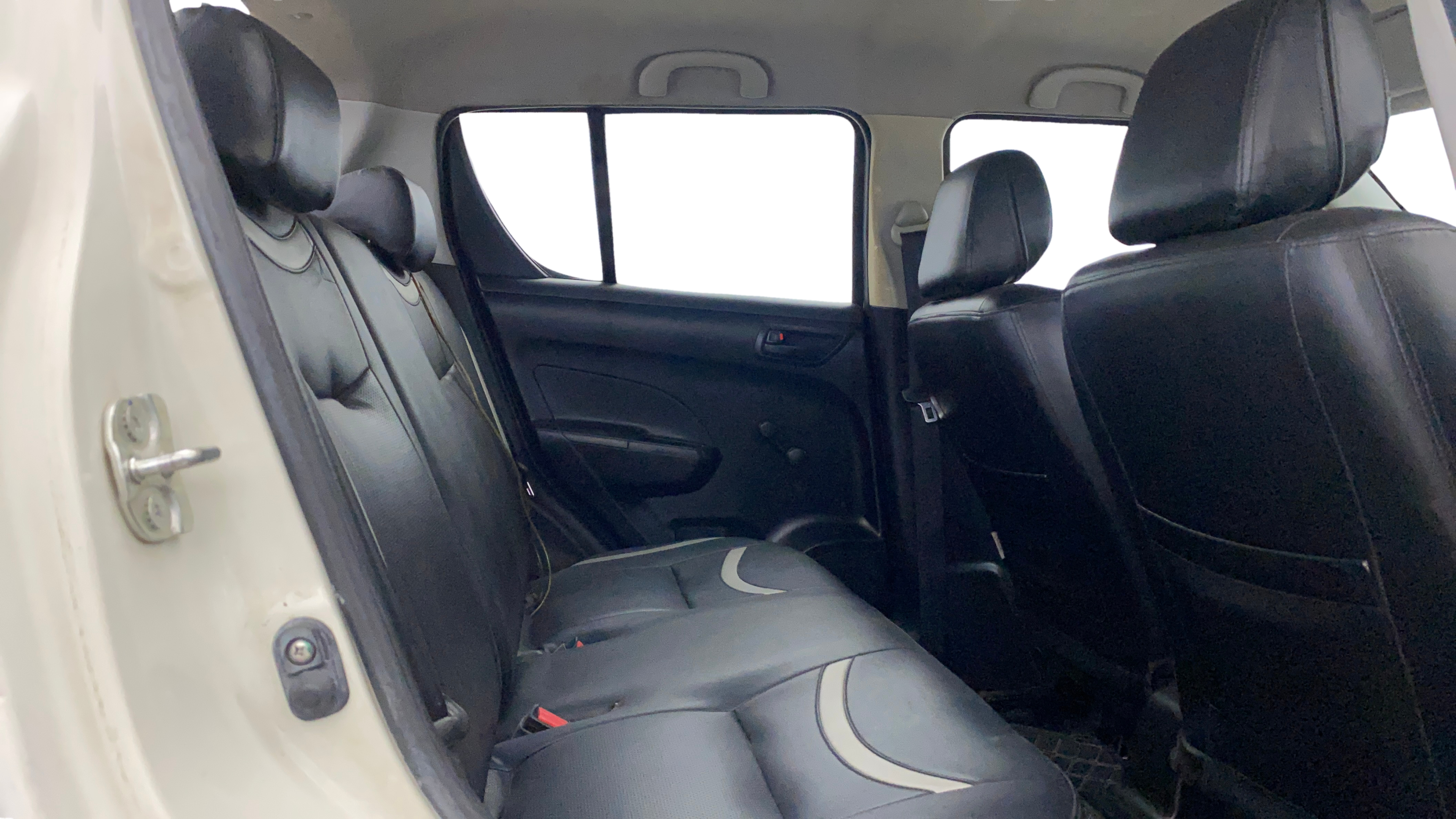 2015 Maruti Swift LXI (O), Petrol, Manual, 38,356 km, Right Side Rear Door Cabin