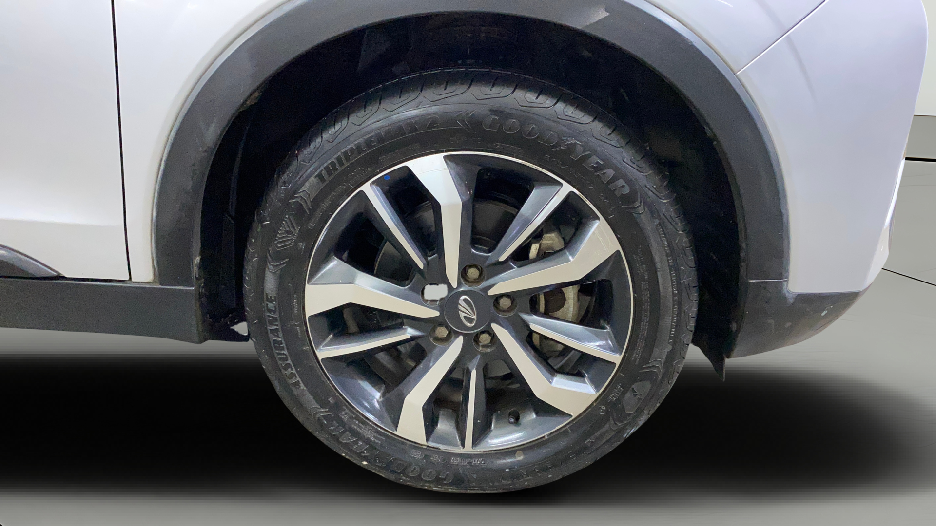 2019 Mahindra XUV300 W8 (O) 1.2 PETROL, Petrol, Manual, 62,025 km, Right Front Wheel
