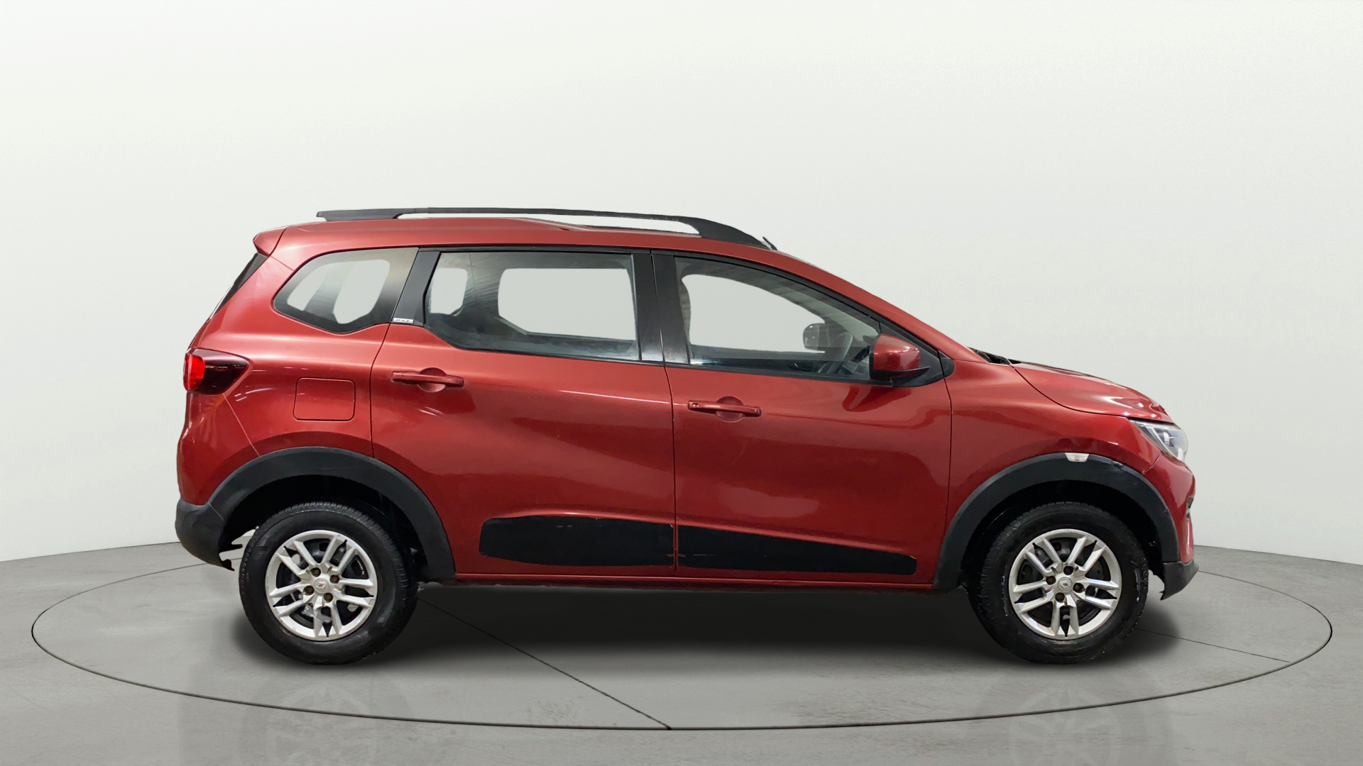 2020 Renault TRIBER RXT, Petrol, Manual, 48,870 km, Right Side View