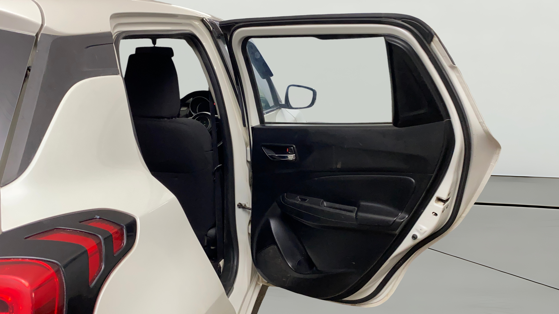 2018 Maruti Swift ZDI AMT, Diesel, Automatic, 1,37,714 km, RHS Rear Door