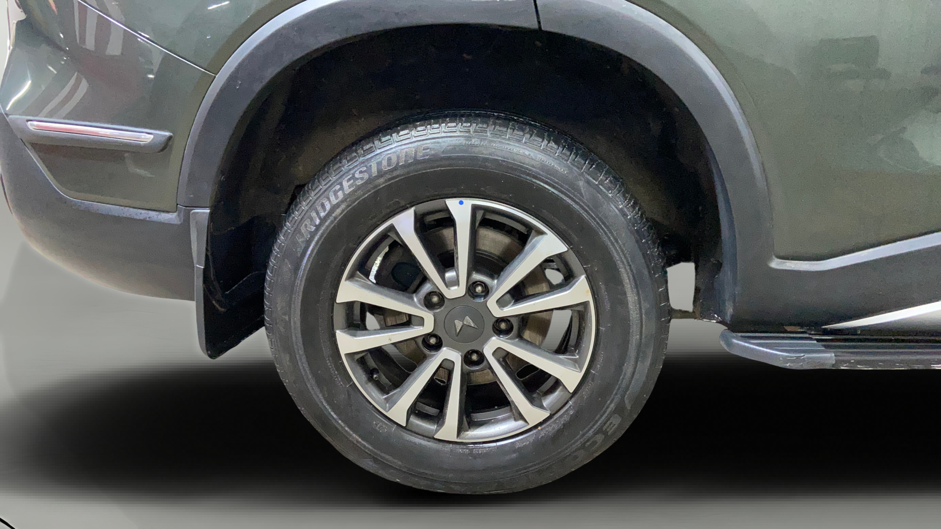 2023 Mahindra SCORPIO-N Z6 DIESEL MT 2WD 7 STR, Diesel, Manual, 33,077 km, Right Rear Wheel