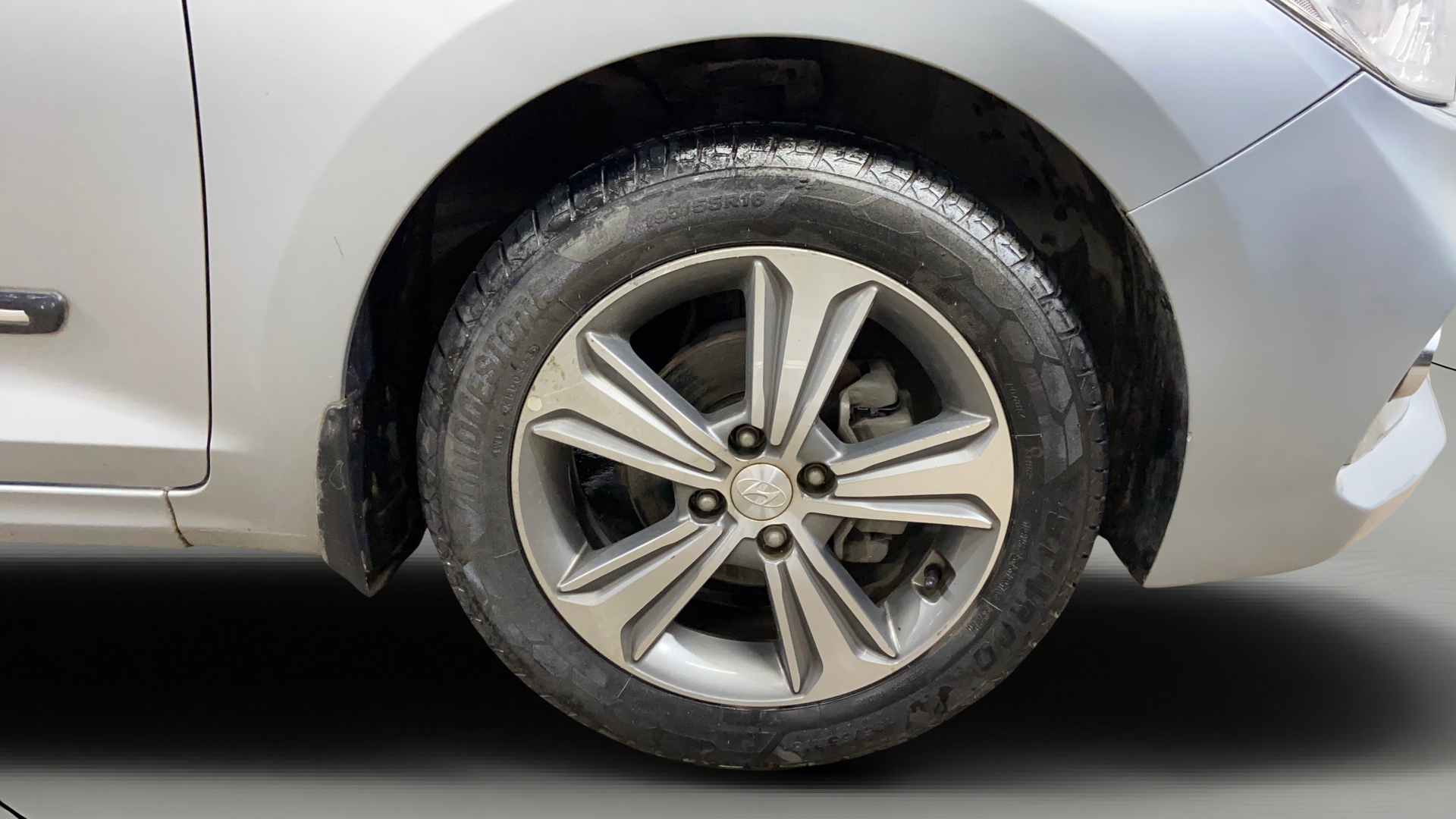 2019 Hyundai Verna 1.6 VTVT SX, Petrol, Manual, 47,530 km, Right Front Wheel