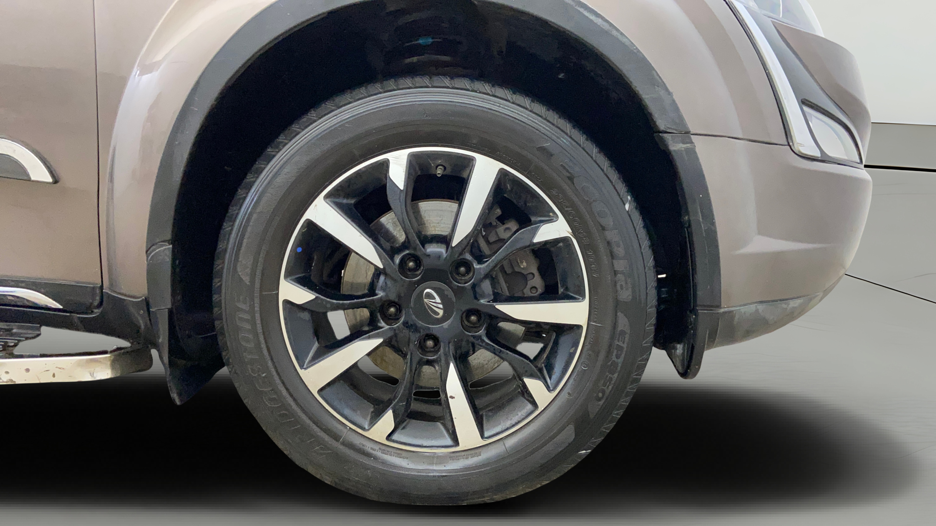 2019 Mahindra XUV500 W11 AT, Diesel, Automatic, 52,522 km, Right Front Wheel