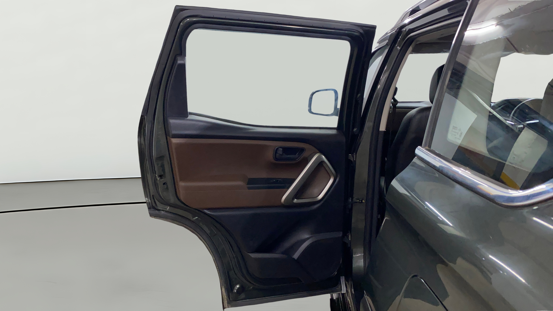2023 Mahindra SCORPIO-N Z6 DIESEL MT 2WD 7 STR, Diesel, Manual, 33,077 km, LHS Rear Door