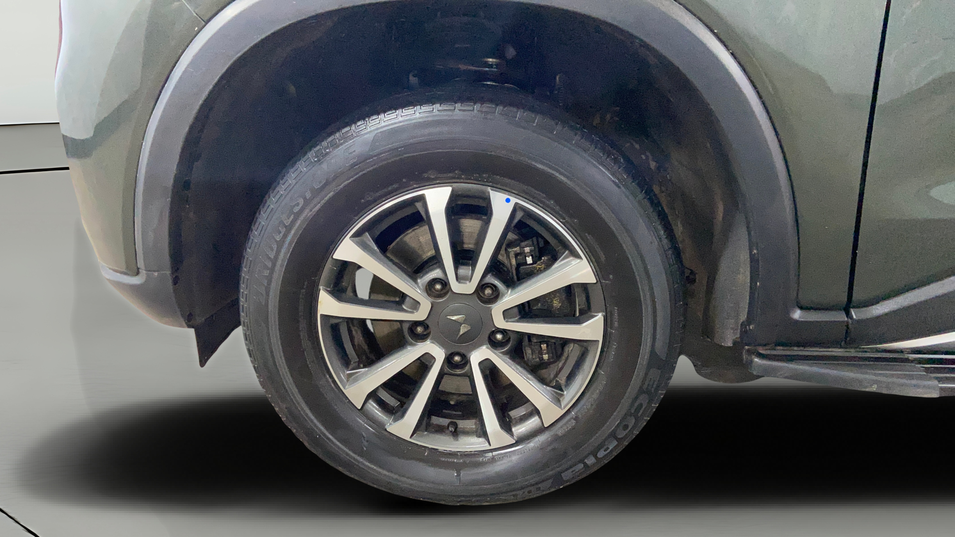2023 Mahindra SCORPIO-N Z6 DIESEL MT 2WD 7 STR, Diesel, Manual, 33,077 km, Left Front Wheel
