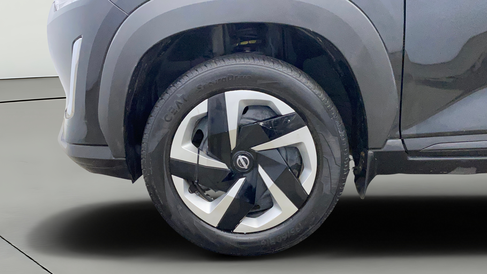 2023 Nissan MAGNITE XL, Petrol, Manual, 38,237 km, Left Front Wheel