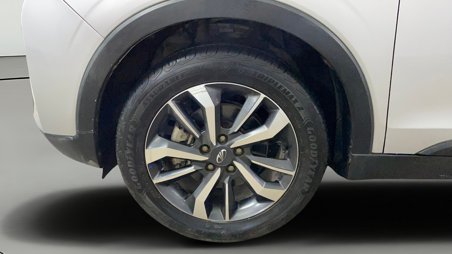 2019 Mahindra XUV300 W8 (O) 1.2 PETROL, Petrol, Manual, 62,025 km, Left Front Wheel