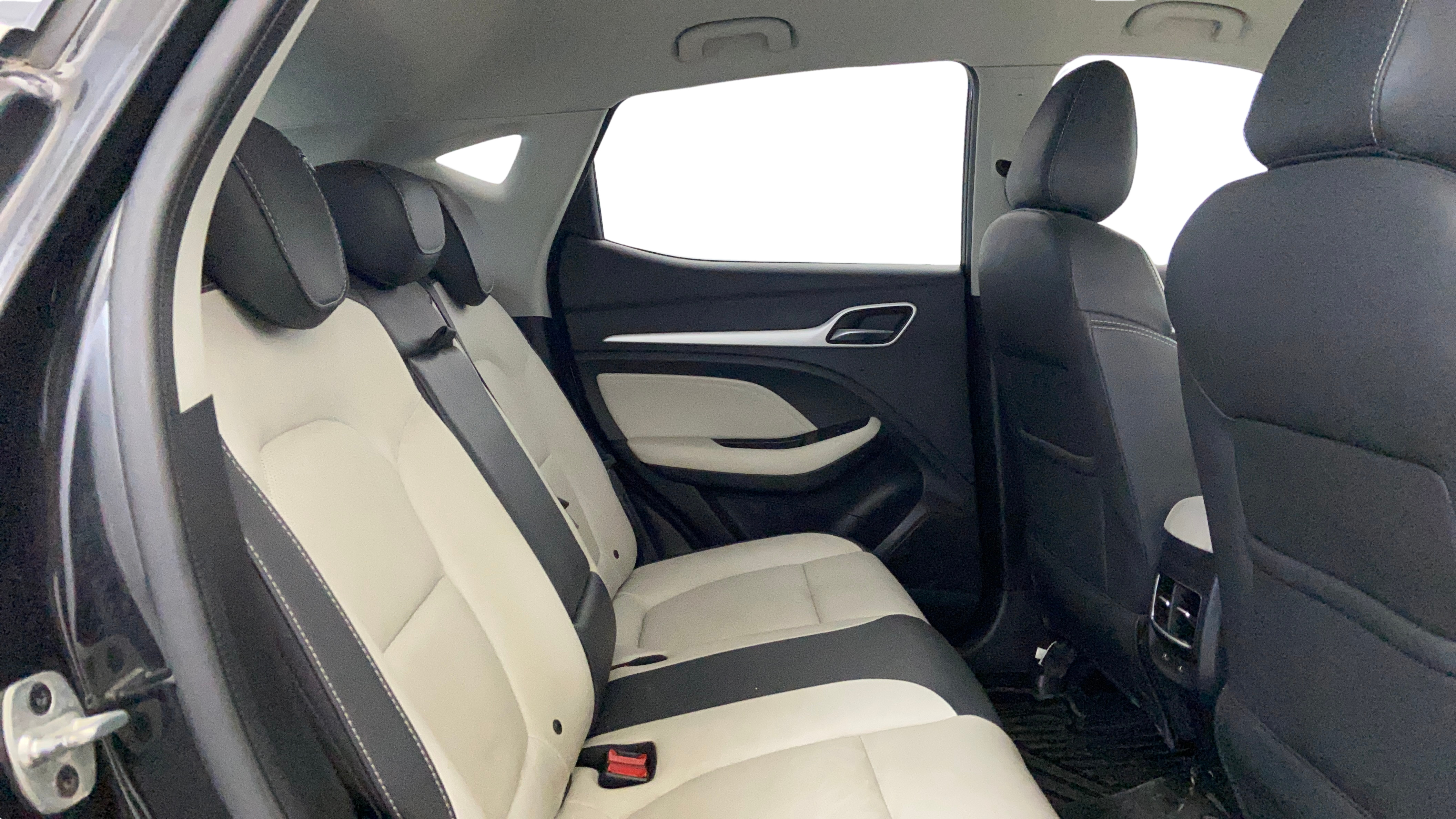 2022 MG ASTOR SMART EX 1.5 MT, Petrol, Manual, 21,506 km, Right Side Rear Door Cabin