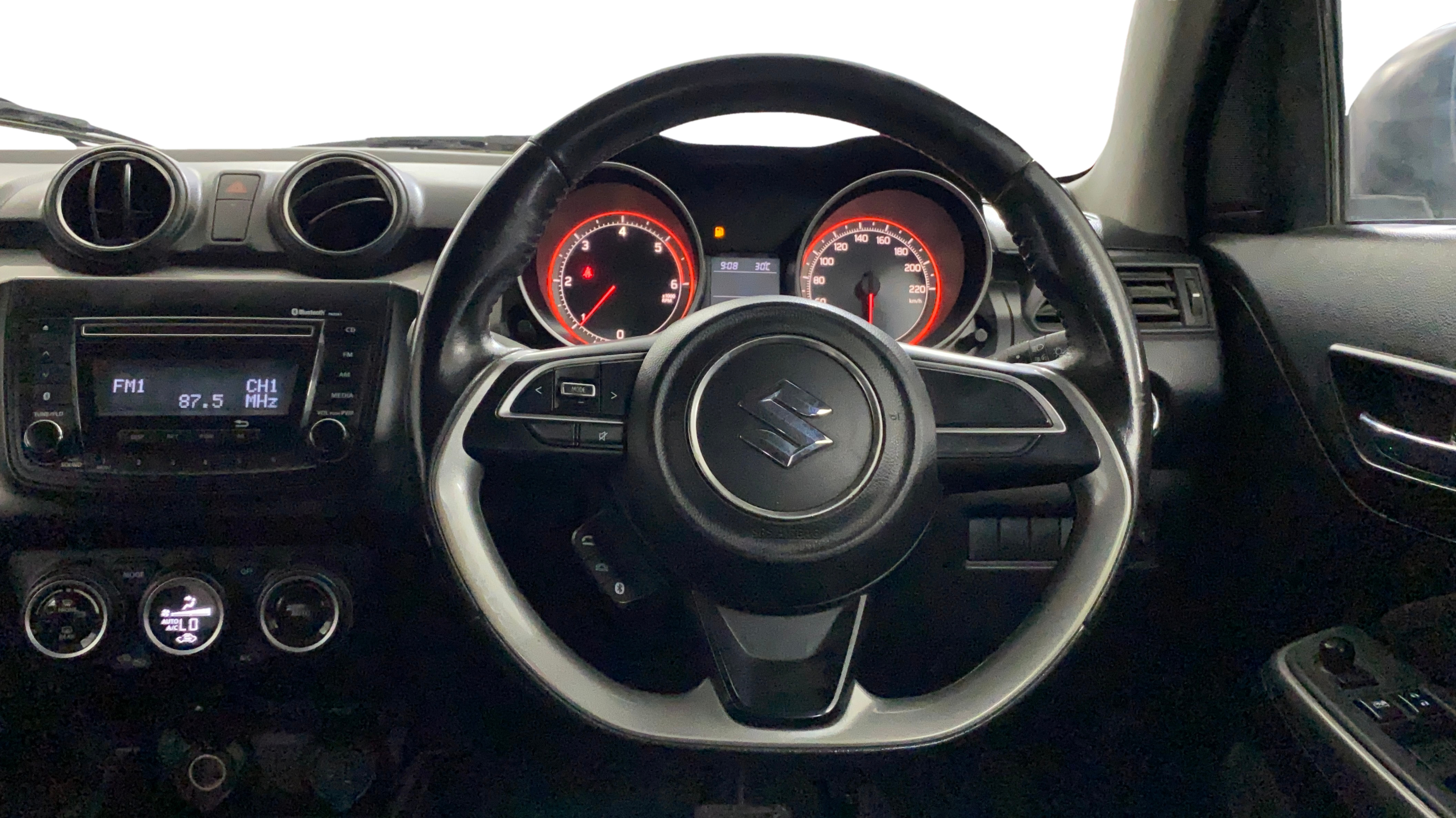 2018 Maruti Swift ZDI AMT, Diesel, Automatic, 1,37,714 km, Steering Wheel Close Up