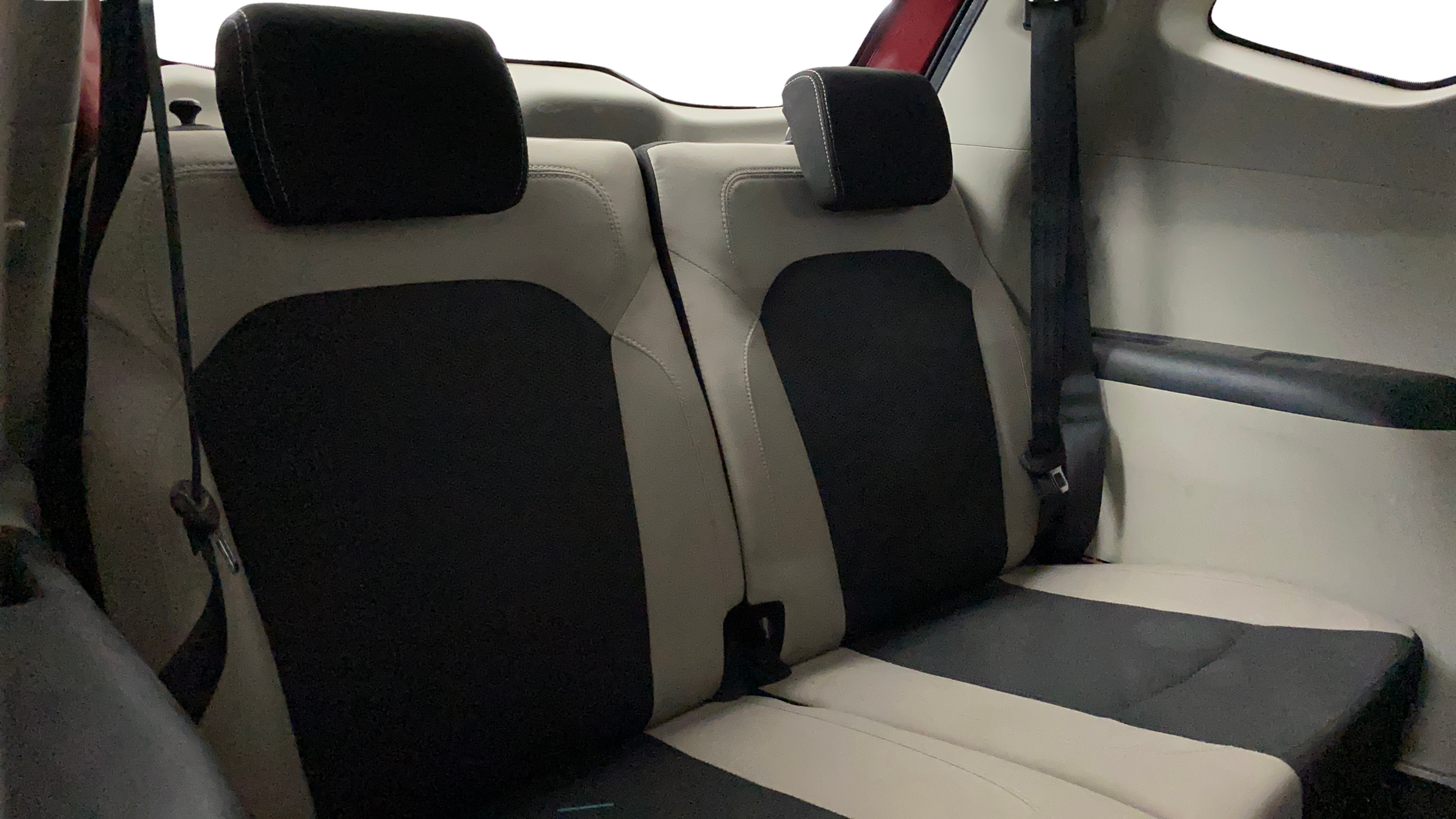 2020 Renault TRIBER RXT, Petrol, Manual, 48,870 km, Third Seat Row ( optional )