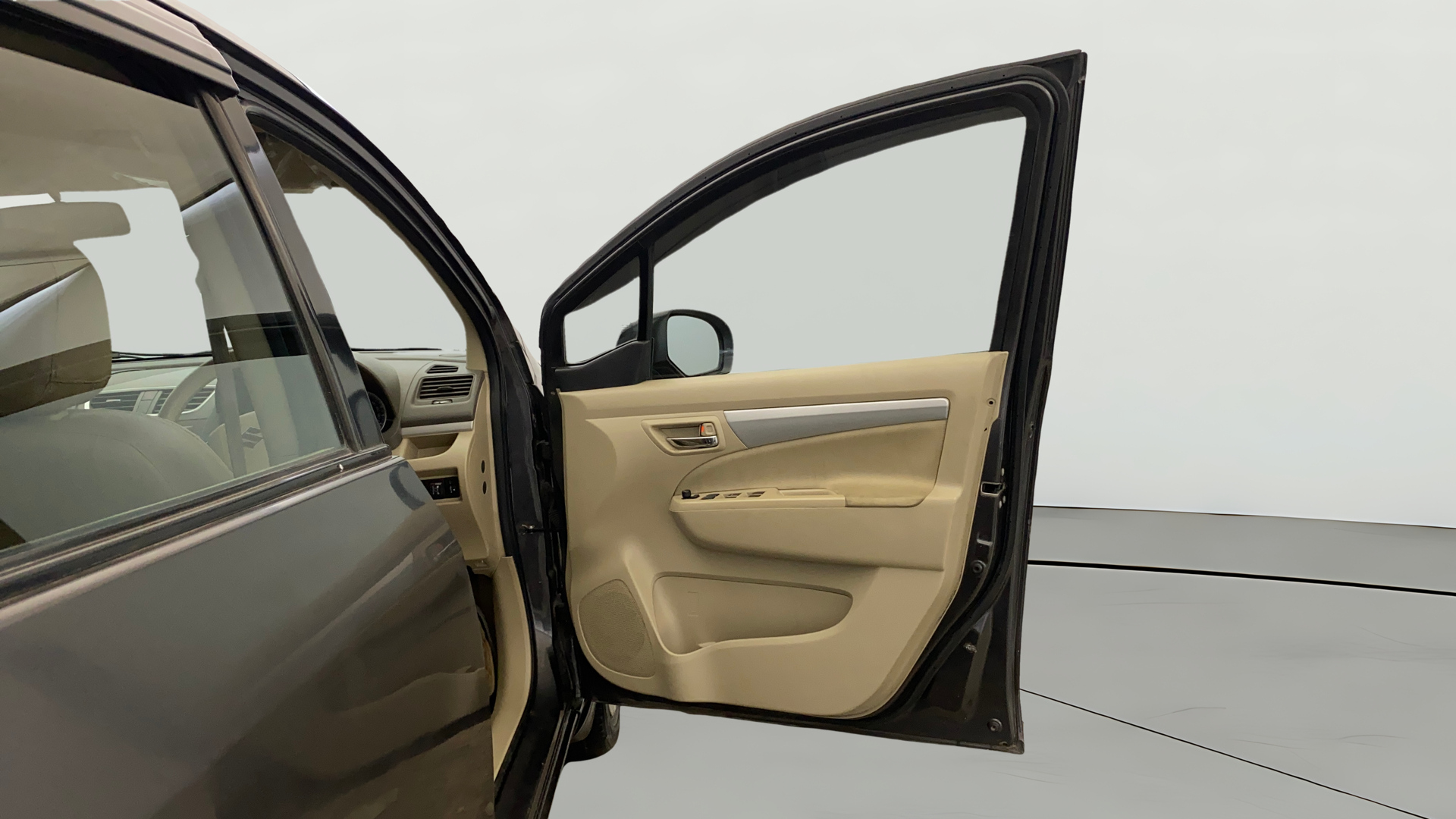 2016 Maruti Ertiga VXI, CNG, Manual, 55,657 km, RHS Front Door
