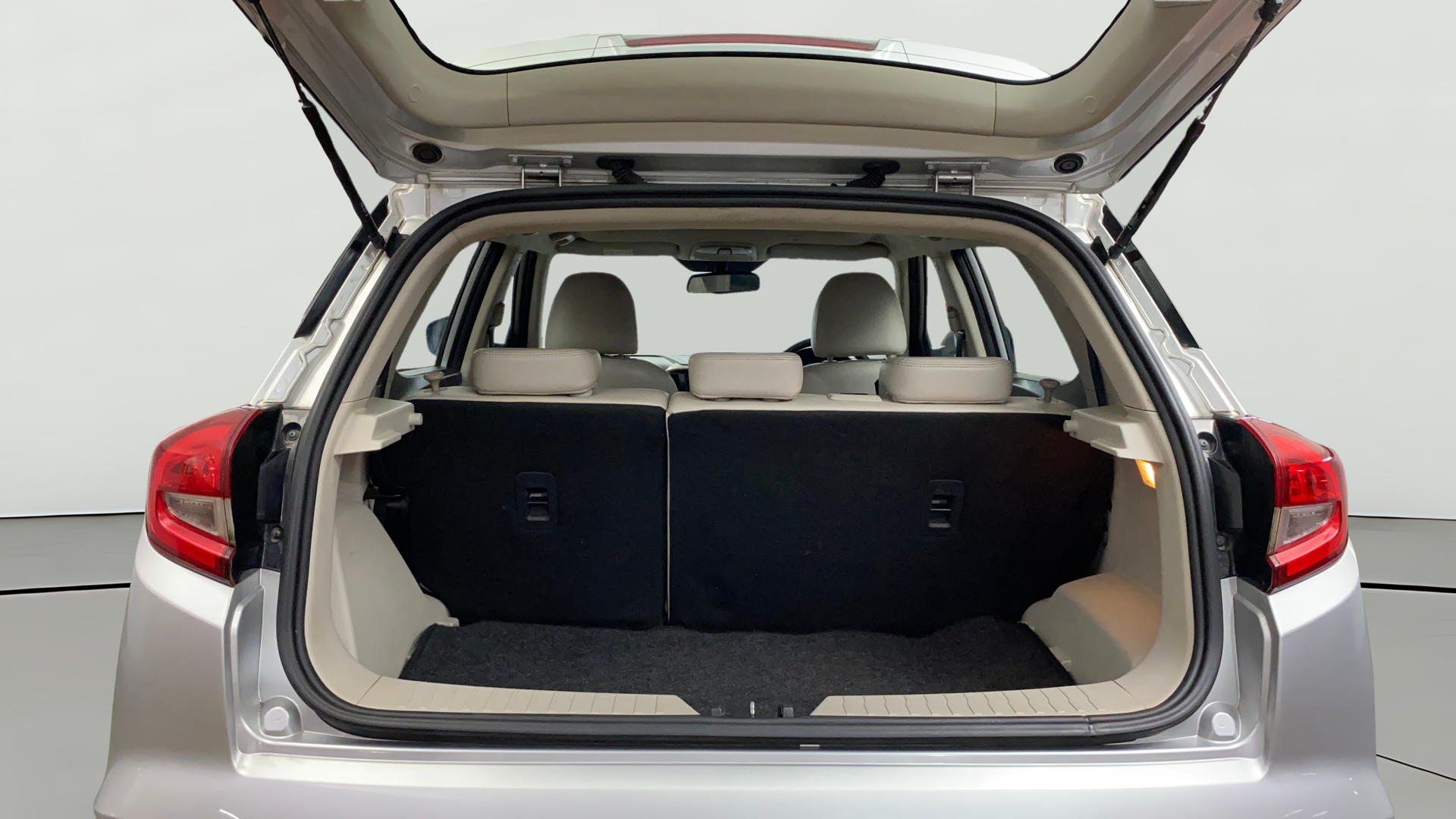 2019 Mahindra XUV300 W8 (O) 1.2 PETROL, Petrol, Manual, 62,025 km, Boot Open Zoomed View