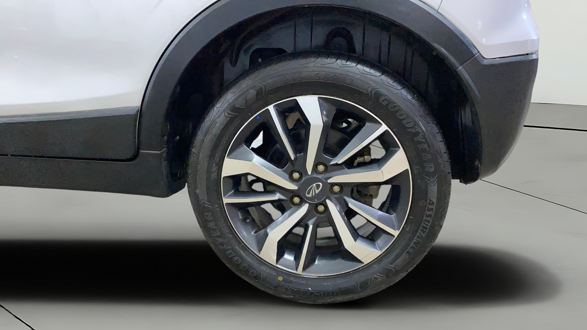 2019 Mahindra XUV300 W8 (O) 1.2 PETROL, Petrol, Manual, 62,025 km, Left Rear Wheel