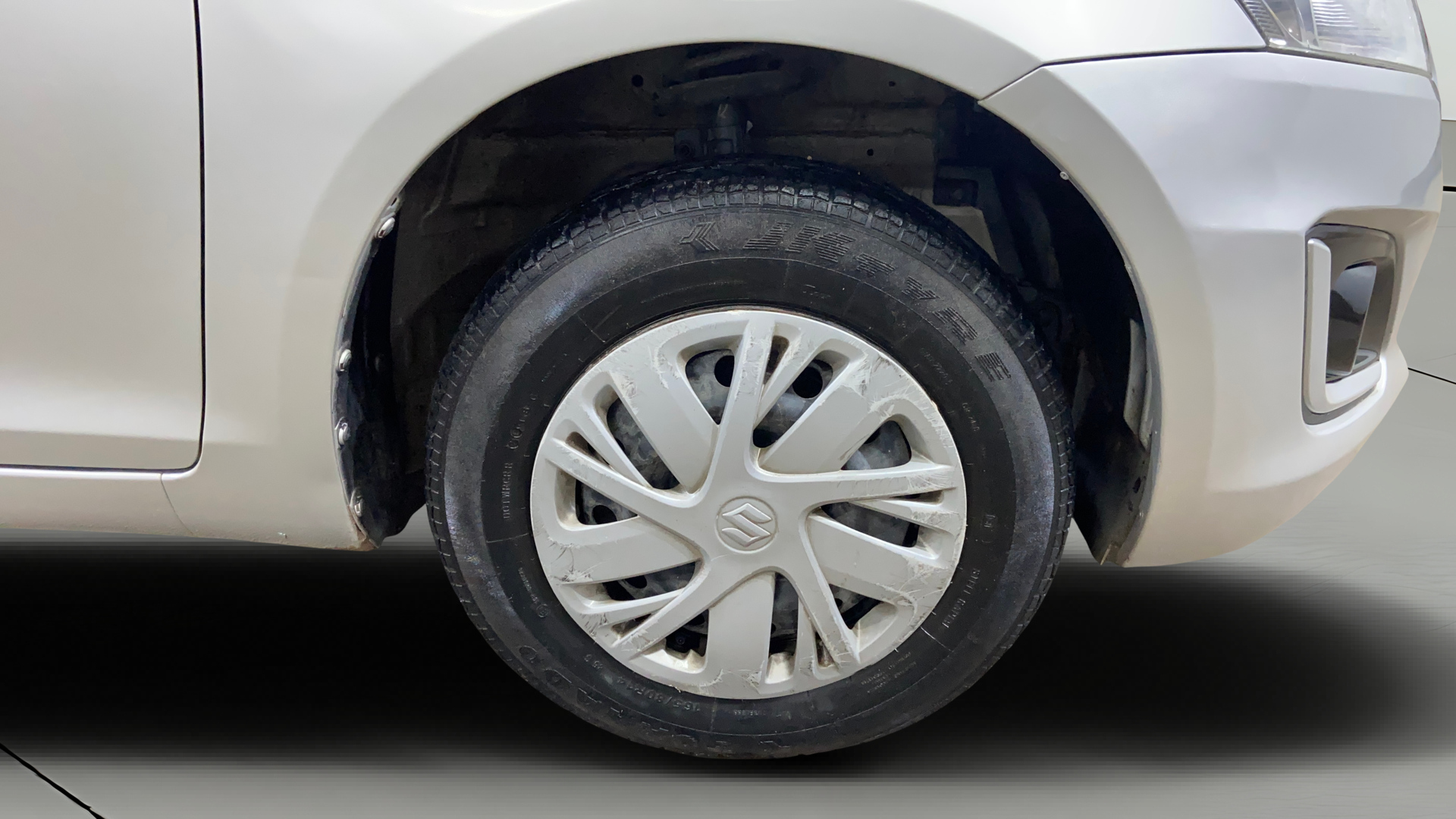 2015 Maruti Swift VXI, Petrol, Manual, 32,808 km, Right Front Wheel