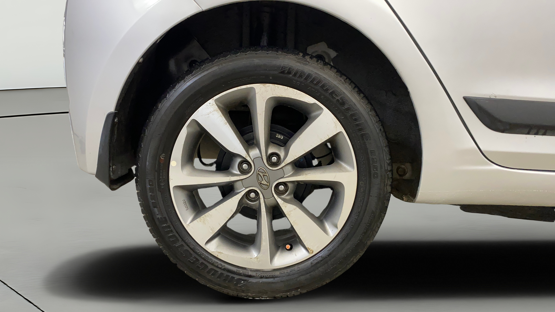 2015 Hyundai Elite i20 ASTA 1.2 (O), Petrol, Manual, 24,246 km, Right Rear Wheel