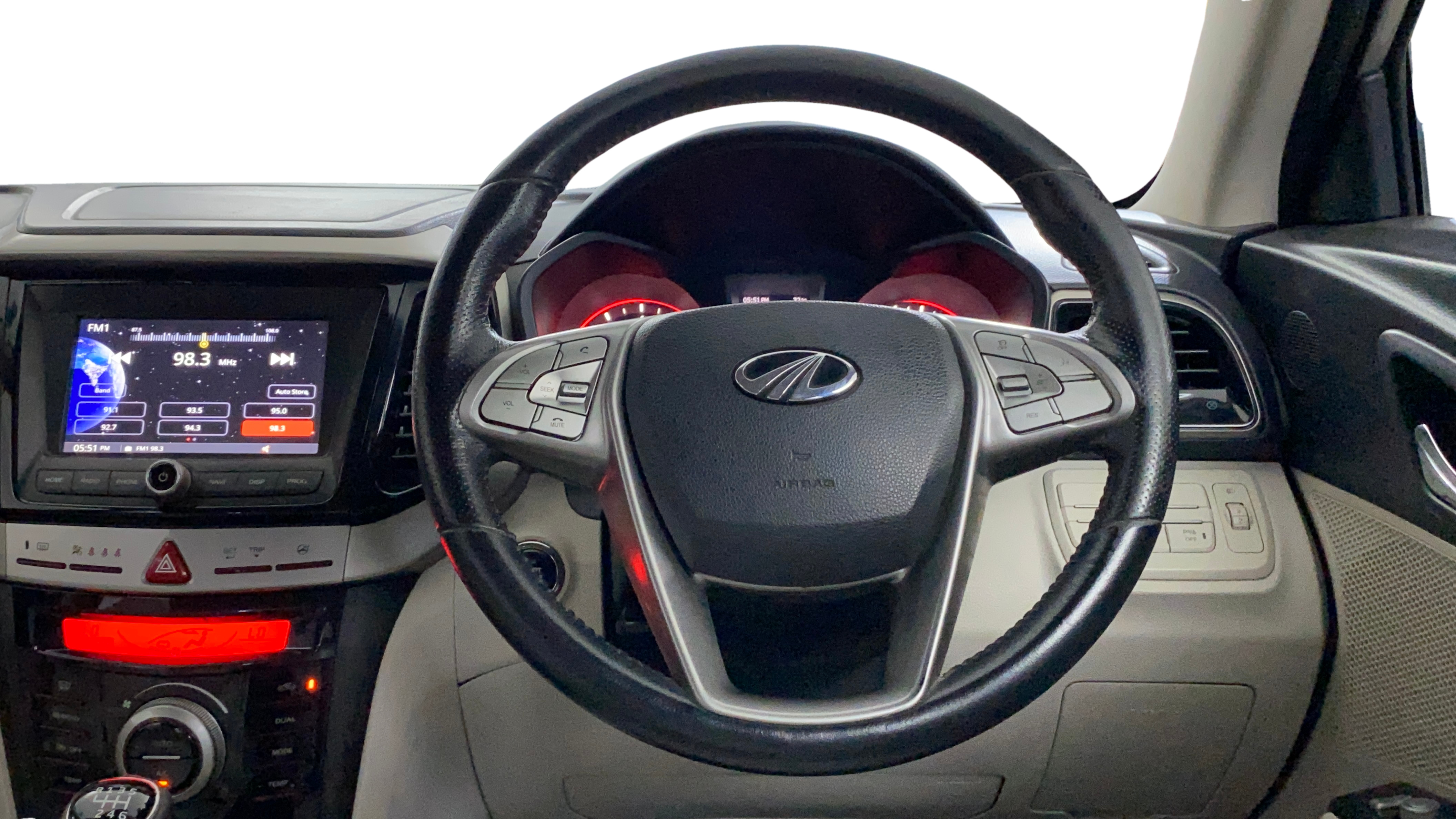 2019 Mahindra XUV300 W8 (O) 1.2 PETROL, Petrol, Manual, 62,025 km, Steering Wheel Close Up