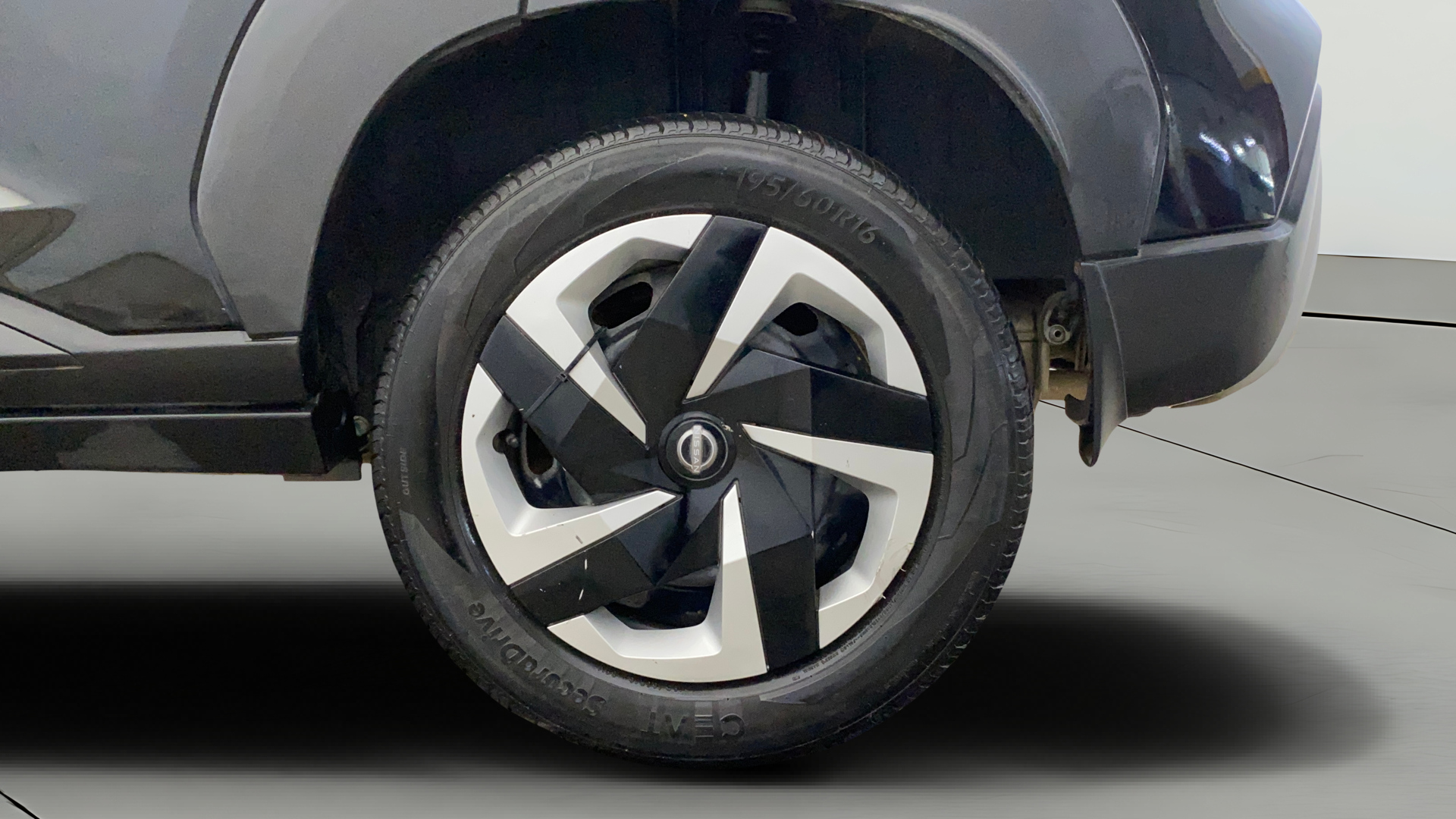 2023 Nissan MAGNITE XL, Petrol, Manual, 38,237 km, Left Rear Wheel