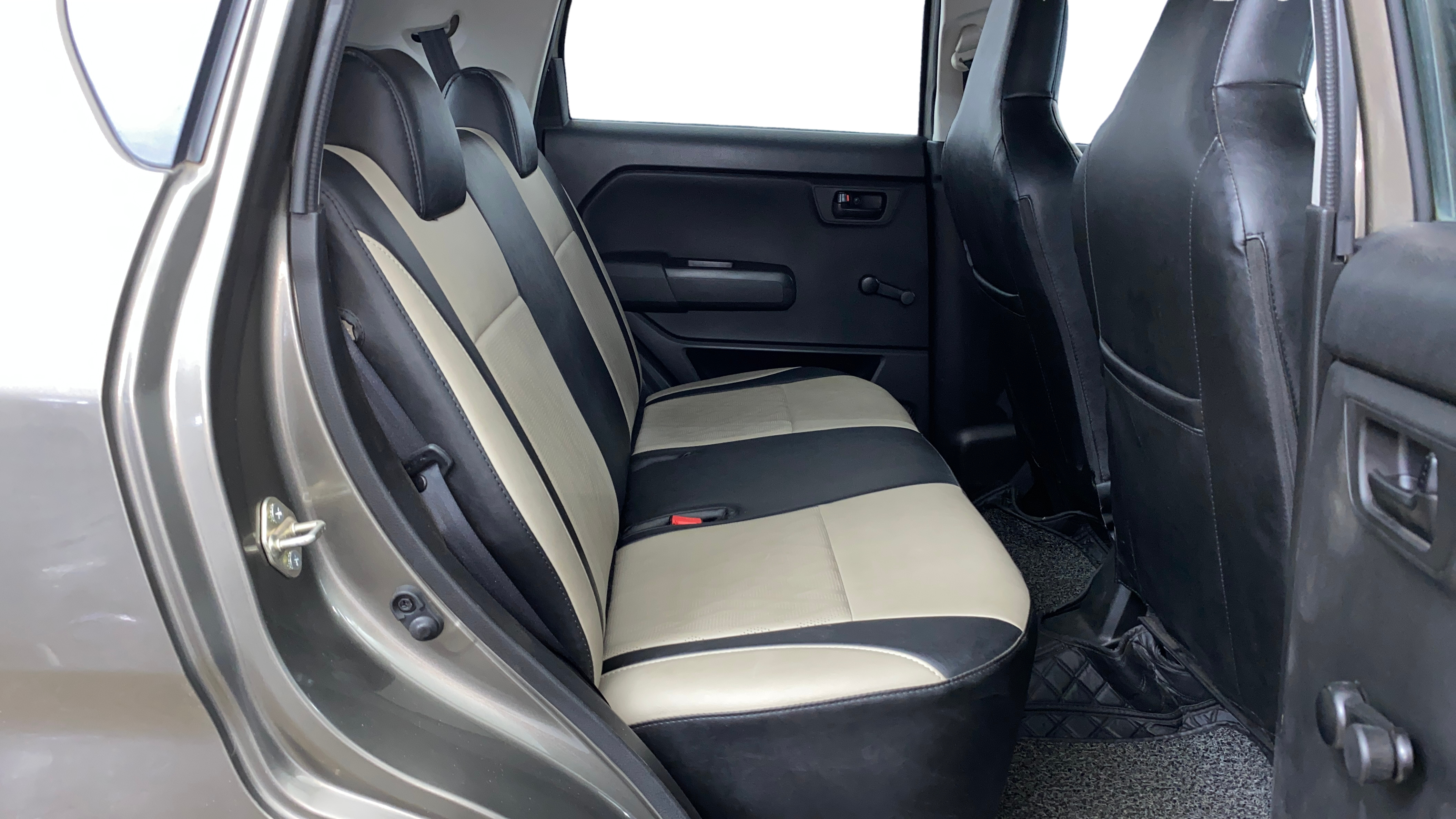 2022 Maruti New Wagon-R LXI 1.0, Petrol, Manual, 8,073 km, Right Side Rear Door Cabin