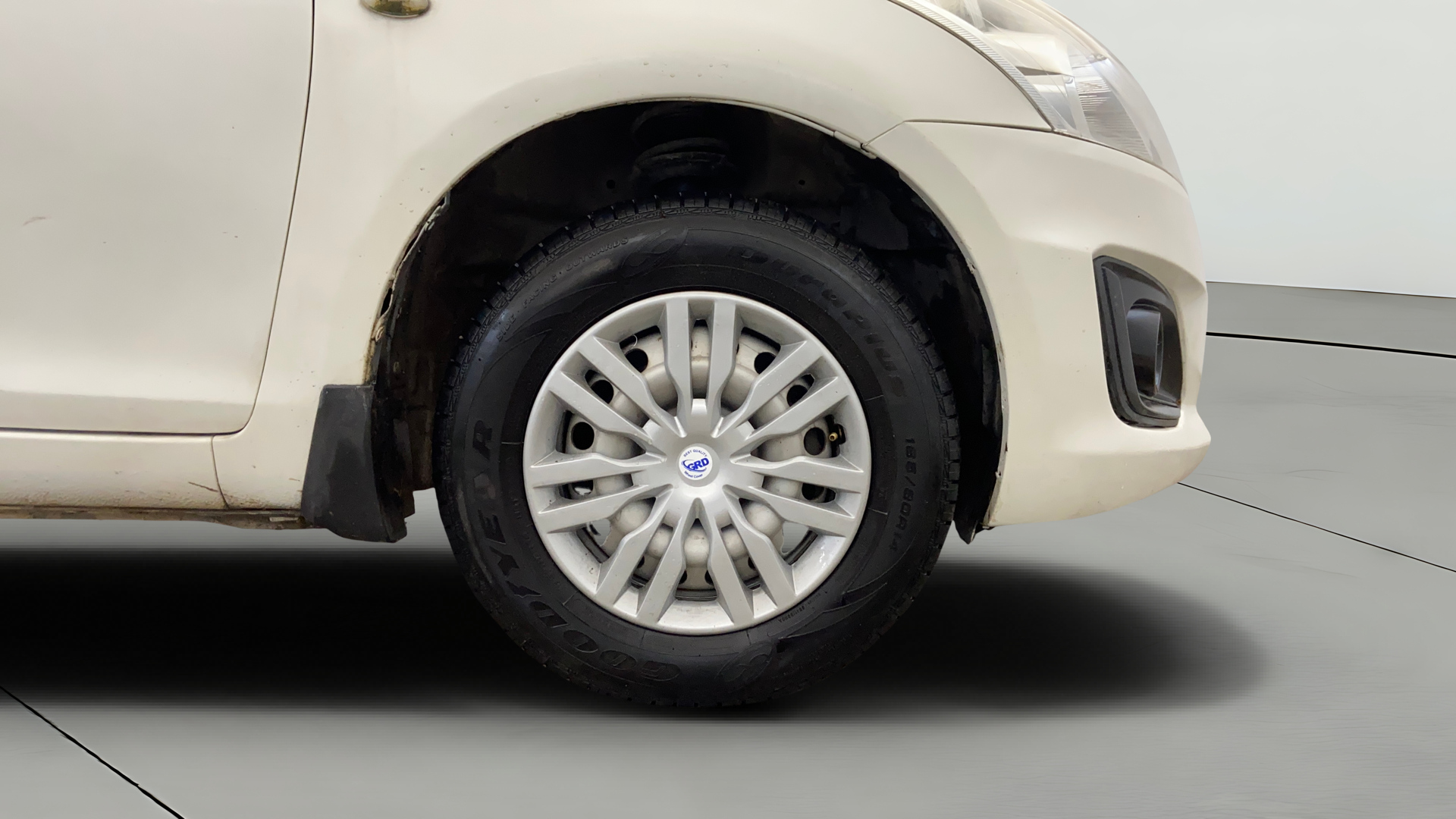 2016 Maruti Swift LXI (O), Petrol, Manual, 54,201 km, Right Front Wheel