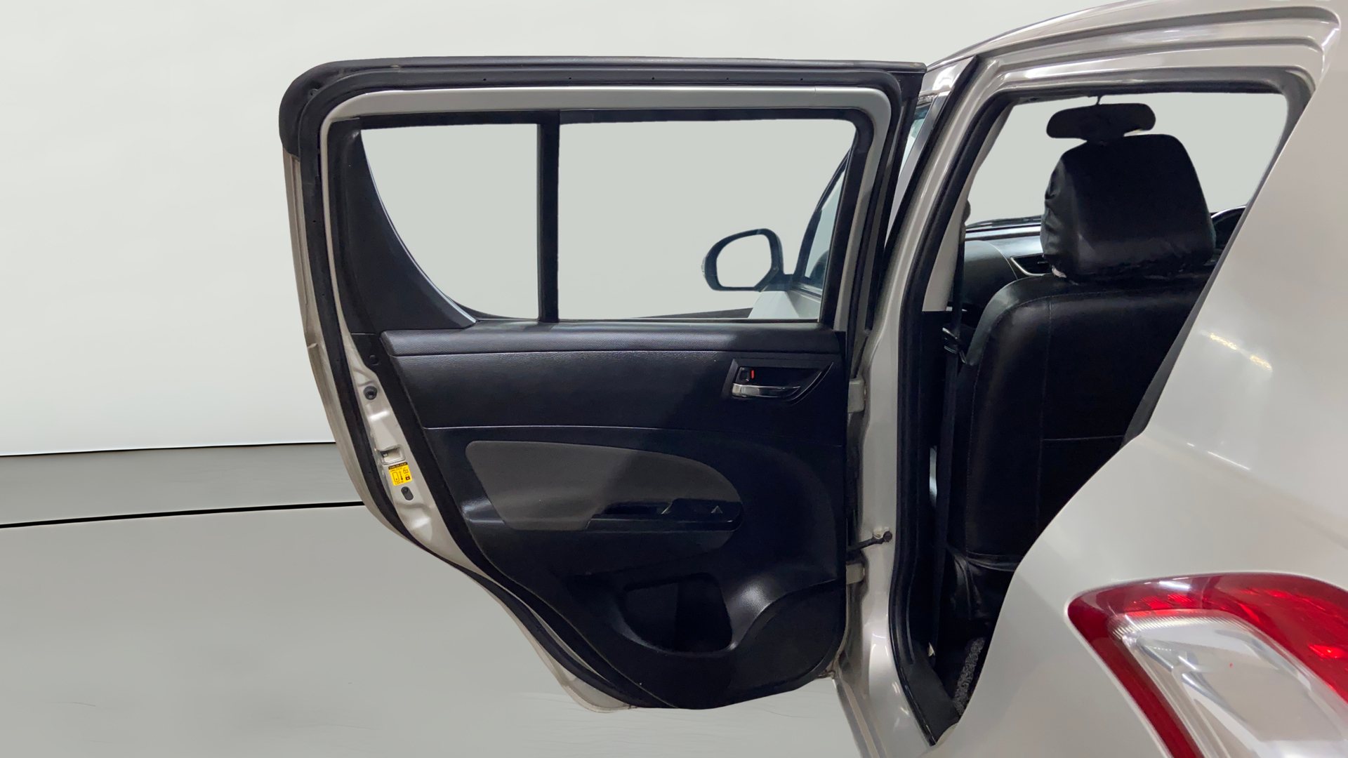 2015 Maruti Swift VXI, Petrol, Manual, 32,808 km, LHS Rear Door