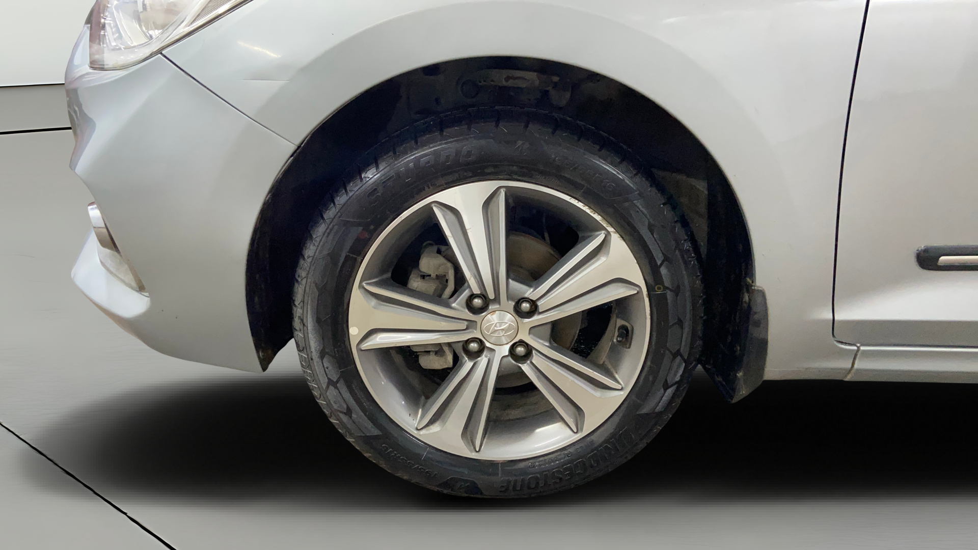 2019 Hyundai Verna 1.6 VTVT SX, Petrol, Manual, 47,530 km, Left Front Wheel