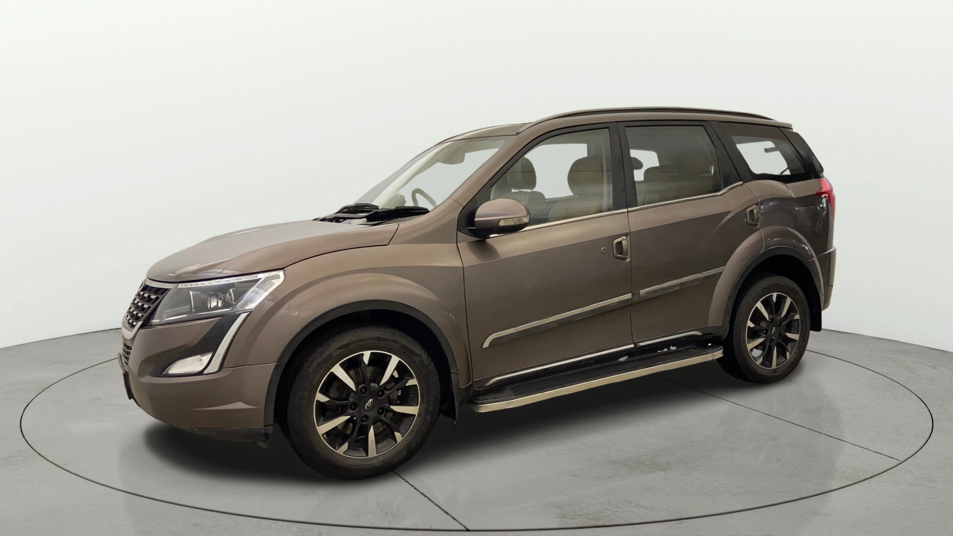 2019 Mahindra XUV500 W11 AT, Diesel, Automatic, 52,522 km, Left Front Diagonal