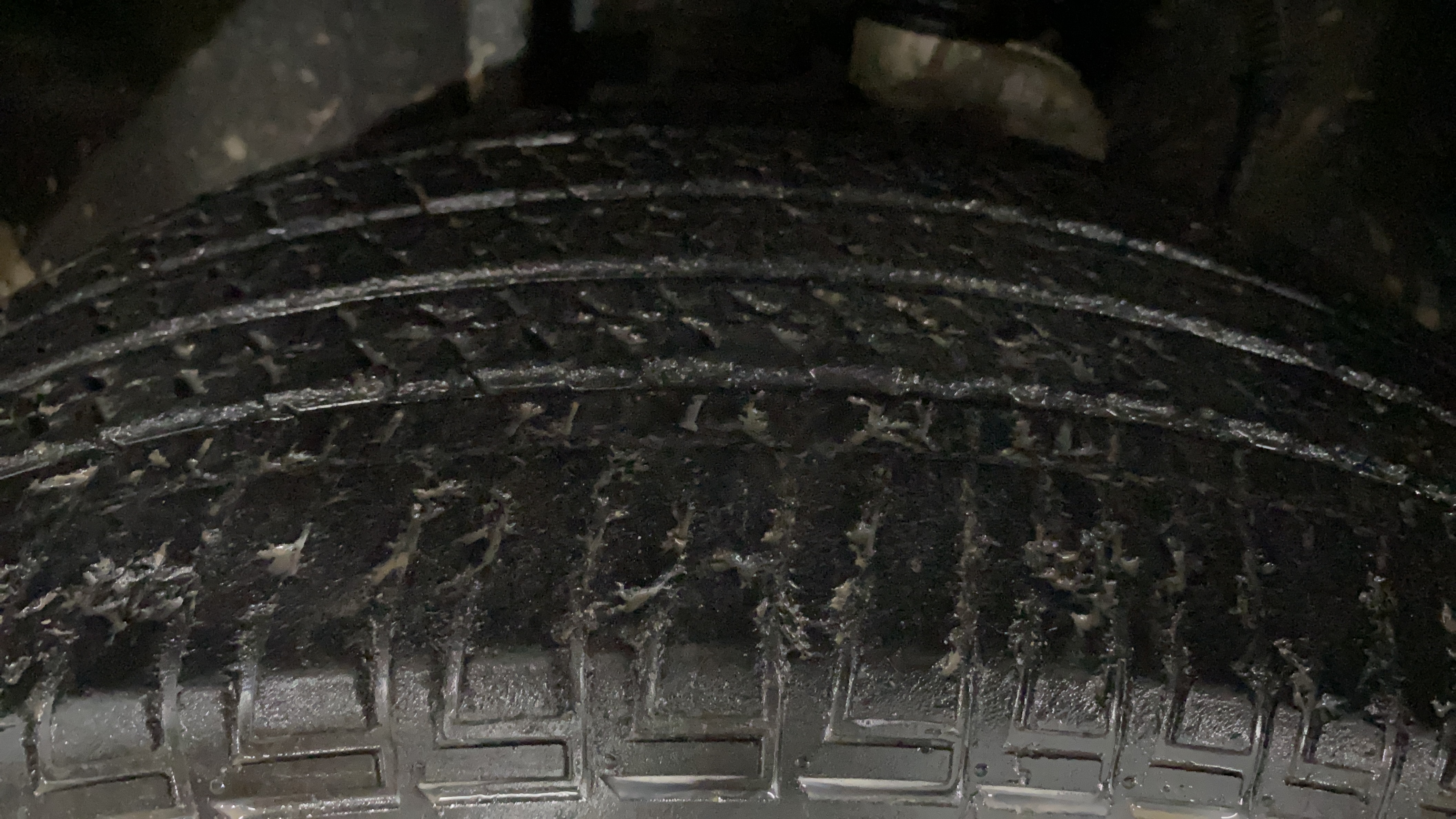 2023 Mahindra SCORPIO-N Z6 DIESEL MT 2WD 7 STR, Diesel, Manual, 33,077 km, Left Front Tyre Tread
