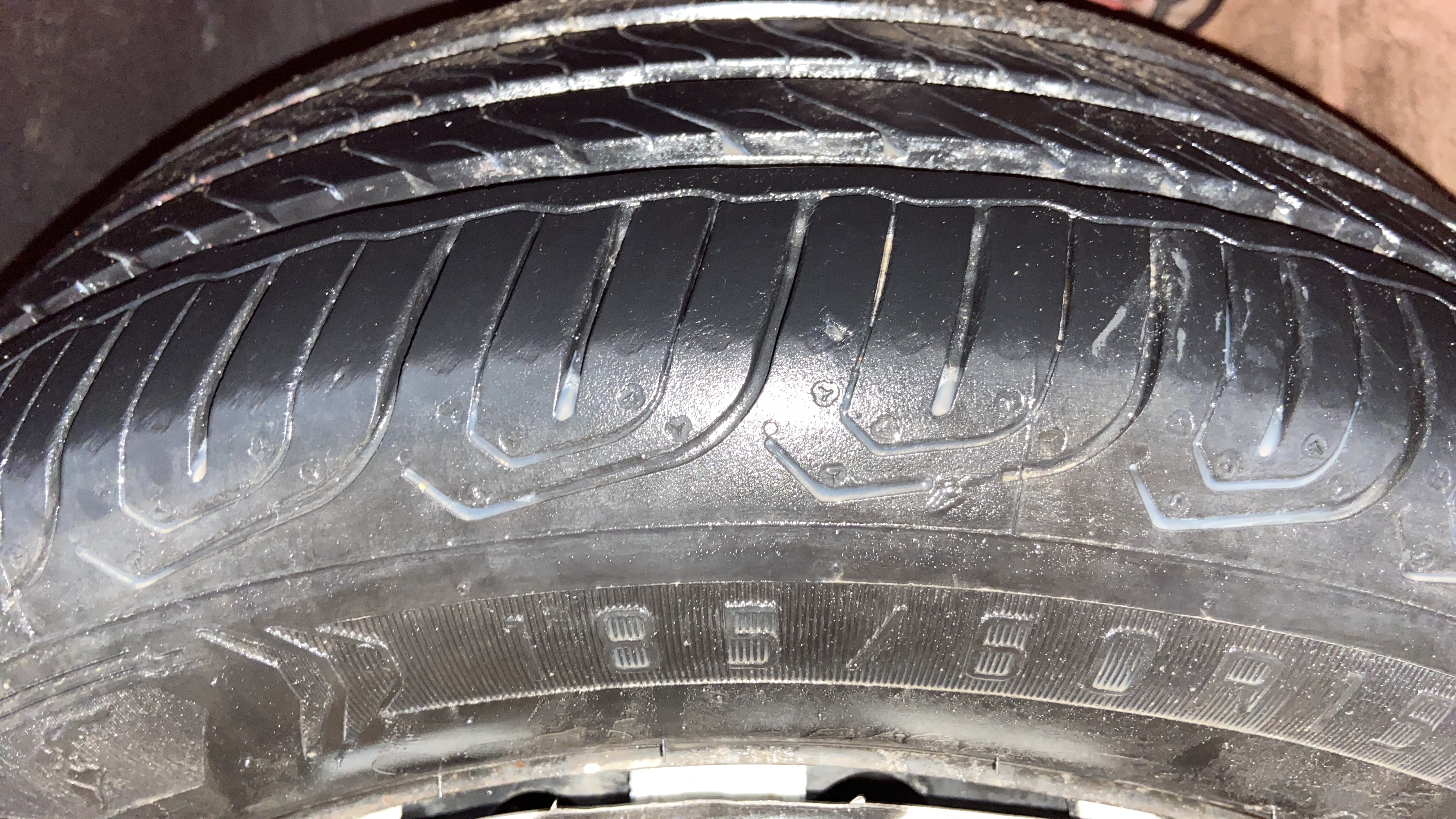 2016 Volkswagen Polo COMFORTLINE 1.2L, Petrol, Manual, 86,733 km, Left Front Tyre Tread