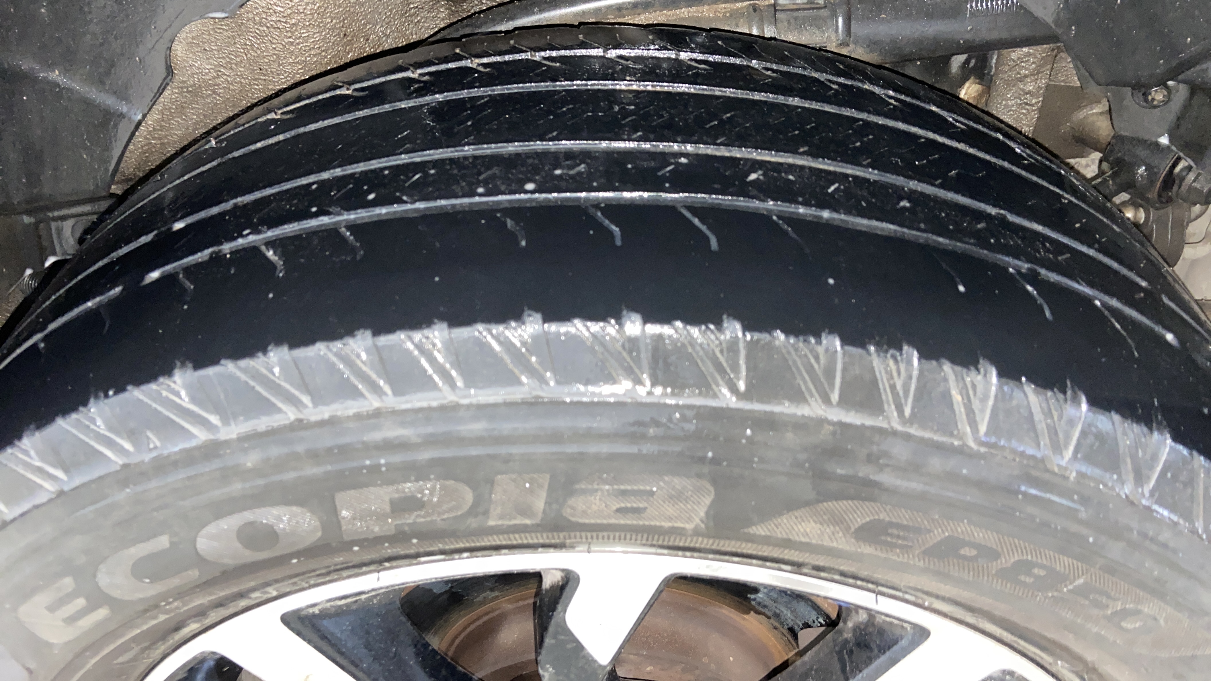 2019 Mahindra XUV500 W11 AT, Diesel, Automatic, 52,522 km, Left Rear Tyre Tread
