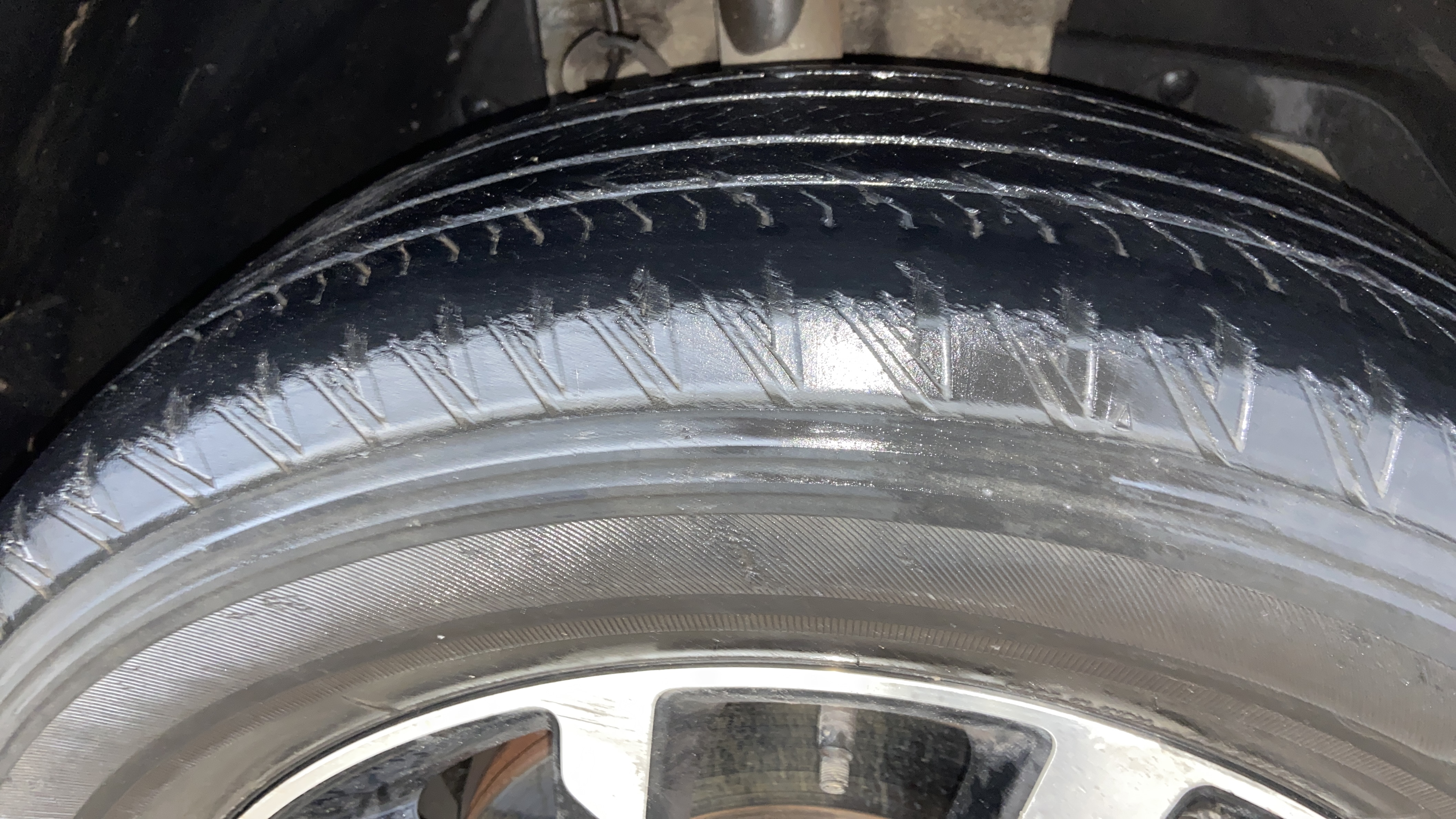 2019 Mahindra XUV500 W11 AT, Diesel, Automatic, 52,522 km, Right Front Tyre Tread