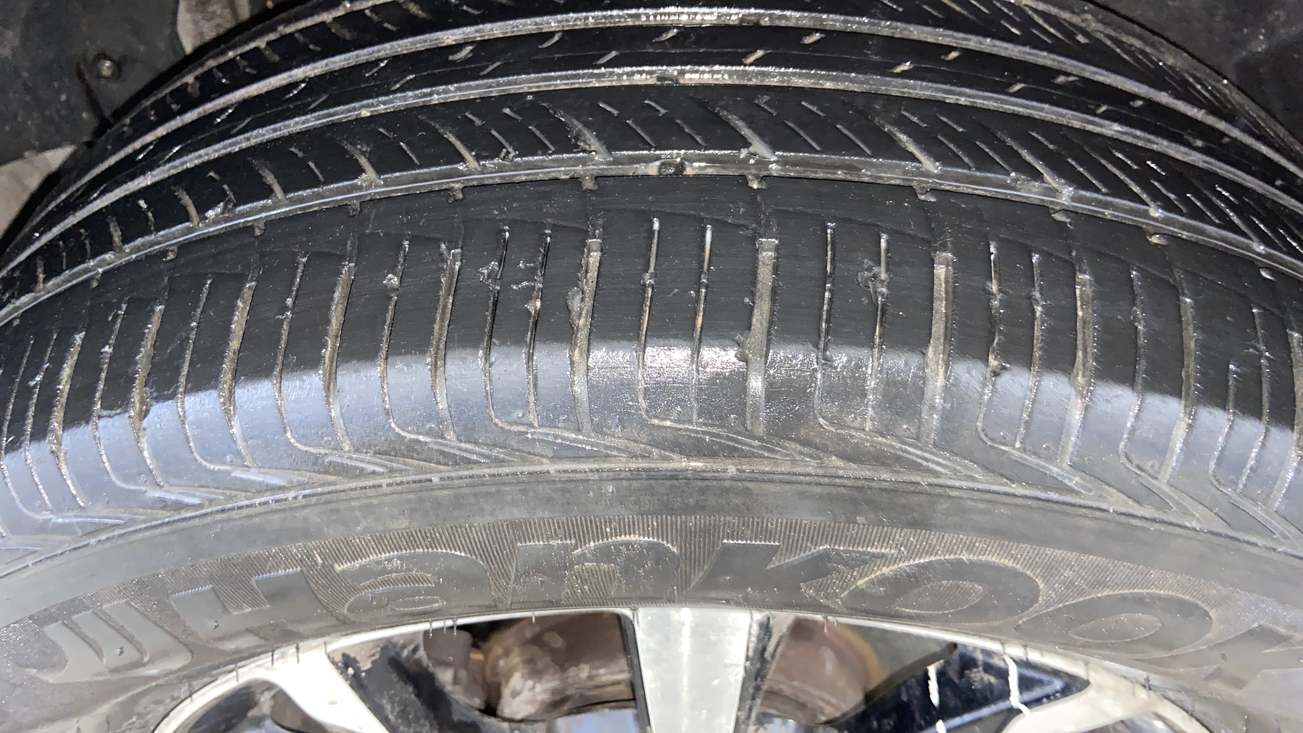2019 Mahindra XUV500 W11 AT, Diesel, Automatic, 52,522 km, Right Rear Tyre Tread