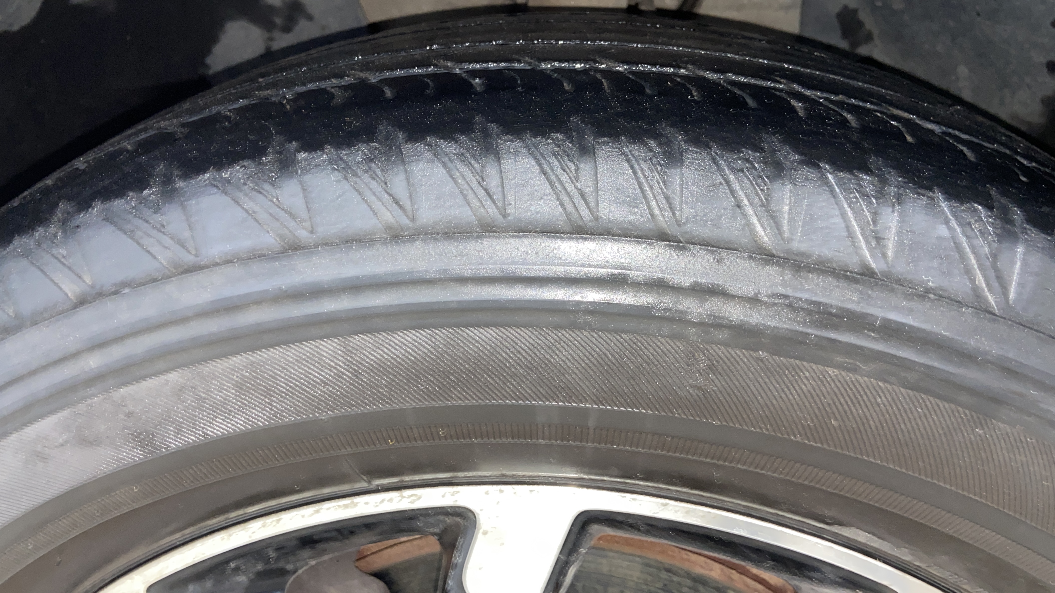 2019 Mahindra XUV500 W11 AT, Diesel, Automatic, 52,522 km, Left Front Tyre Tread