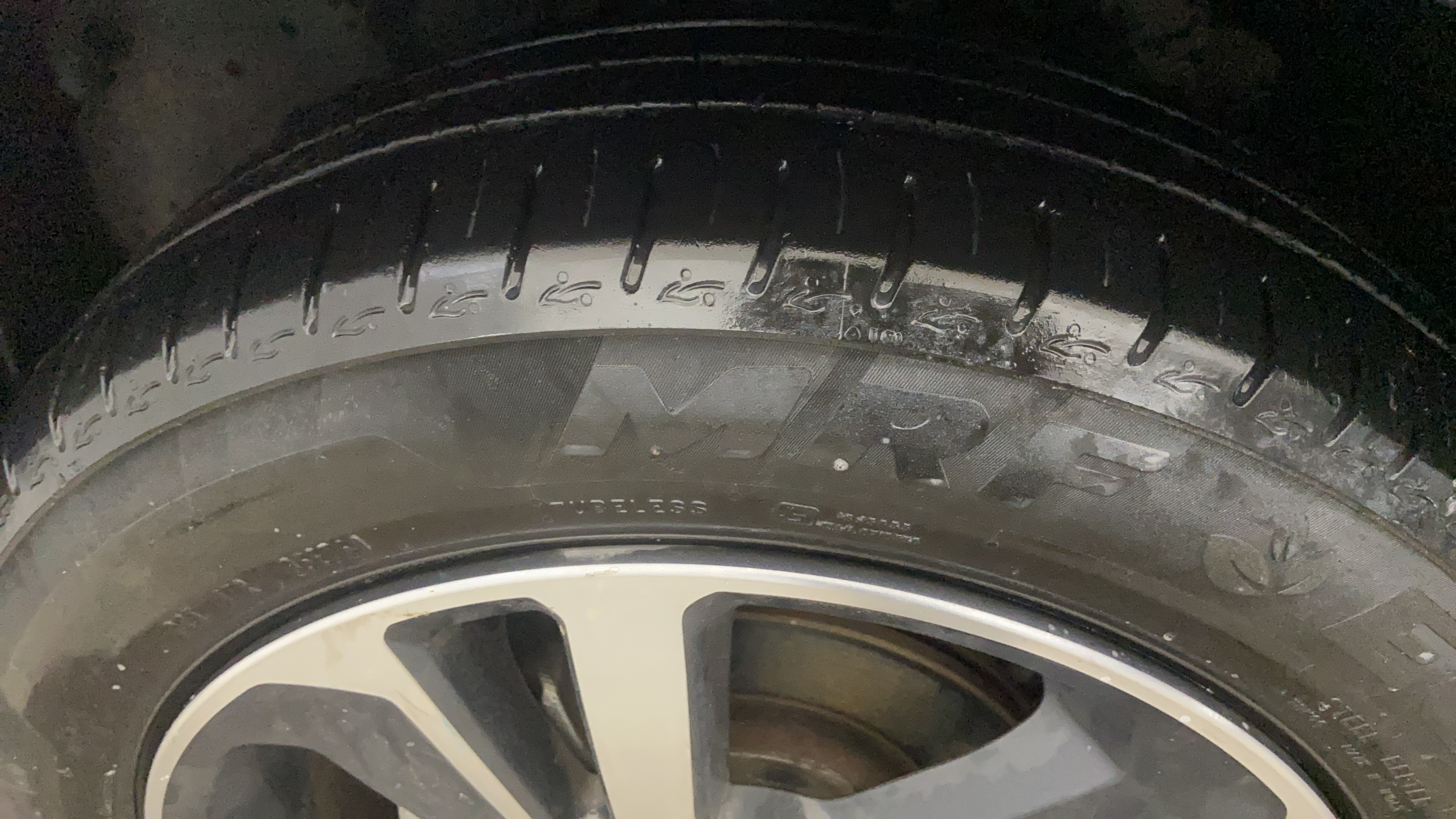 2023 Tata ALTROZ XZA PLUS, Petrol, Automatic, 16,016 km, Left Front Tyre Tread