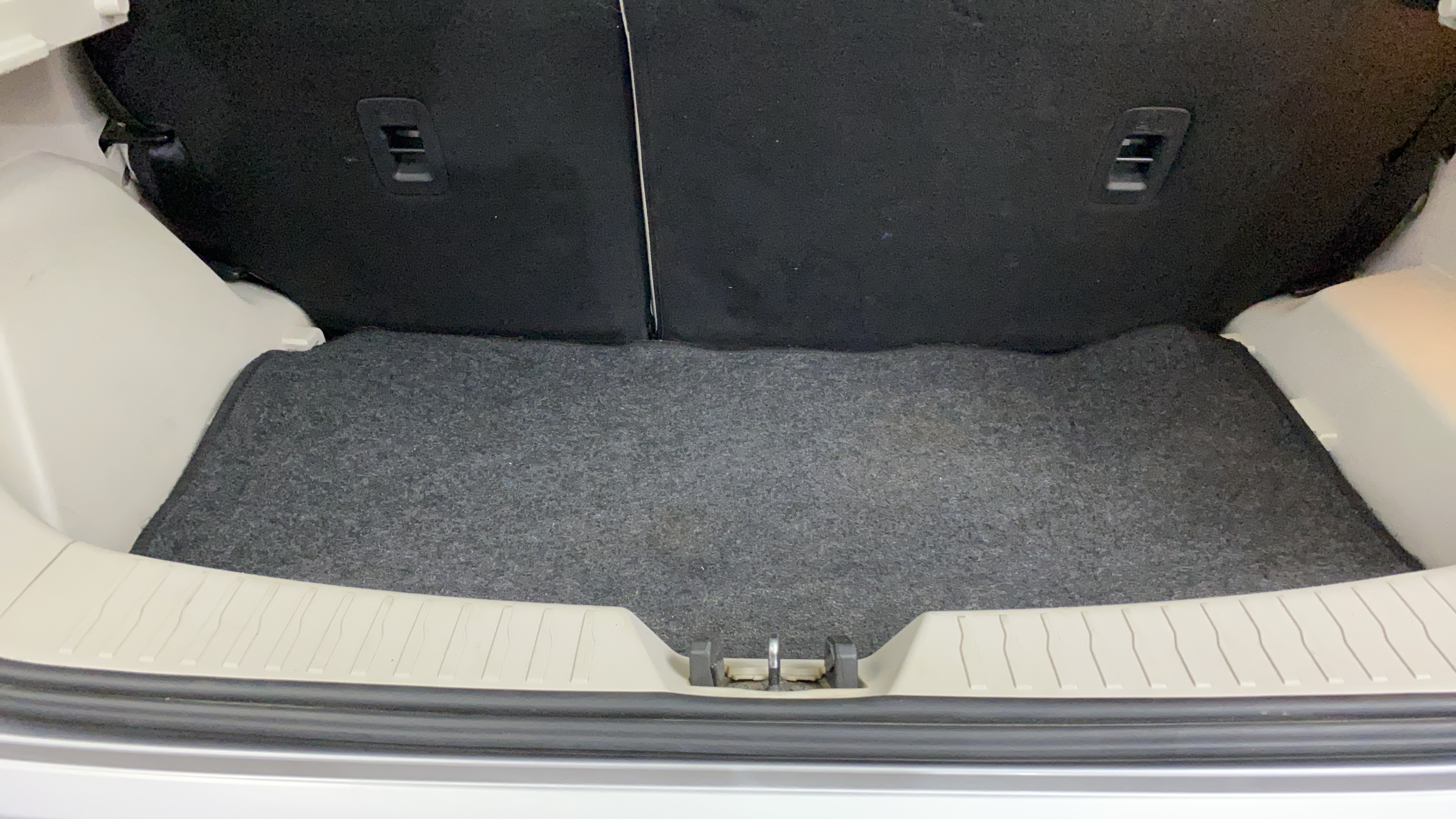 2019 Mahindra XUV300 W8 (O) 1.2 PETROL, Petrol, Manual, 62,025 km, Boot Inside