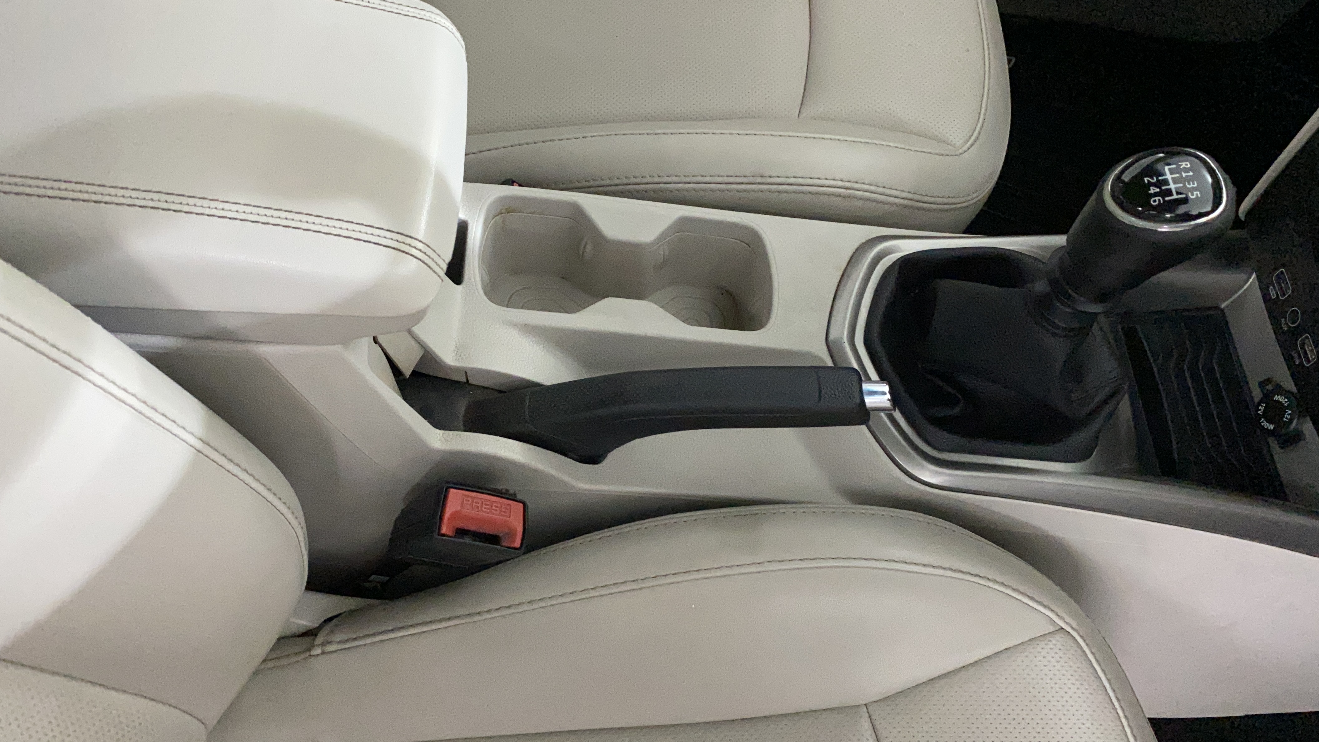 2019 Mahindra XUV300 W8 (O) 1.2 PETROL, Petrol, Manual, 62,025 km, Gear Lever